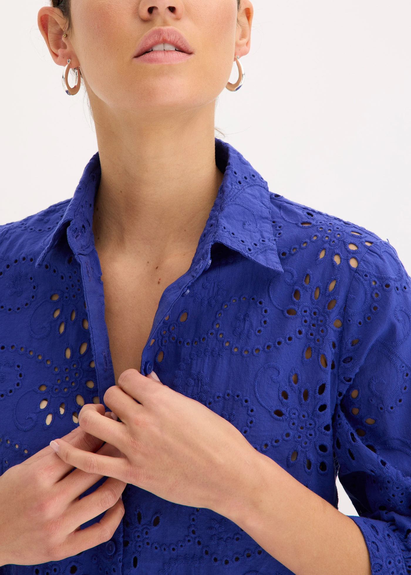Chemisier en broderie anglaise • bleu saphir • Boutique bonprix
