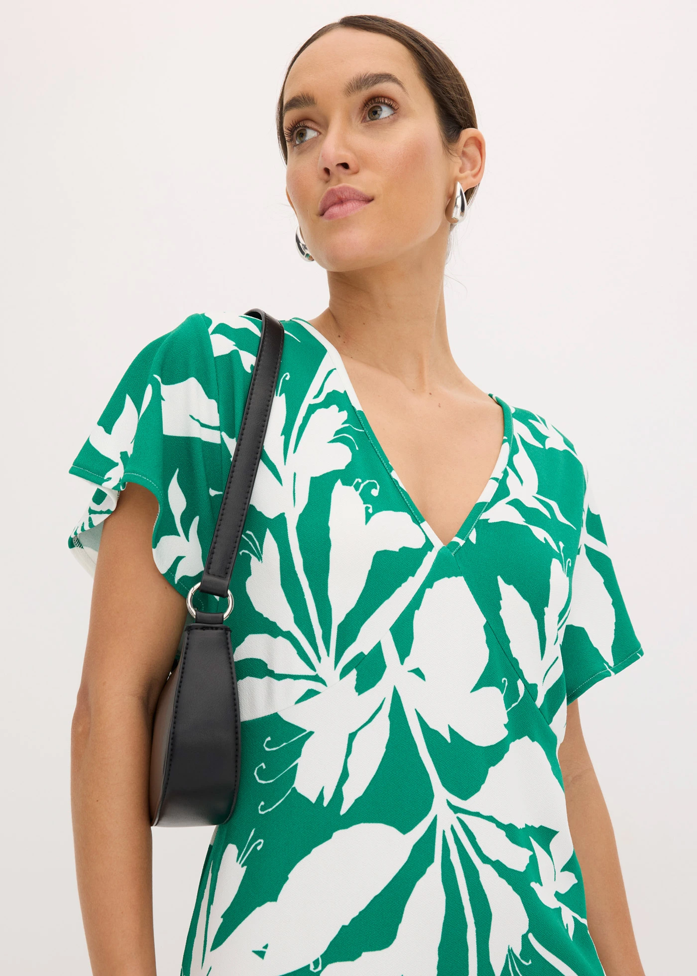 Robe midi à manches papillon • vert menthe-blanc cassé imprimé • Boutique bonprix