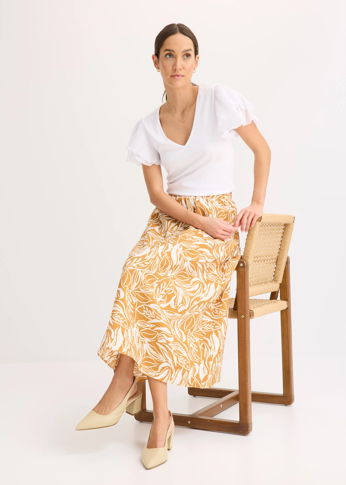 Póló fodorral • fehér • bonprix áruház