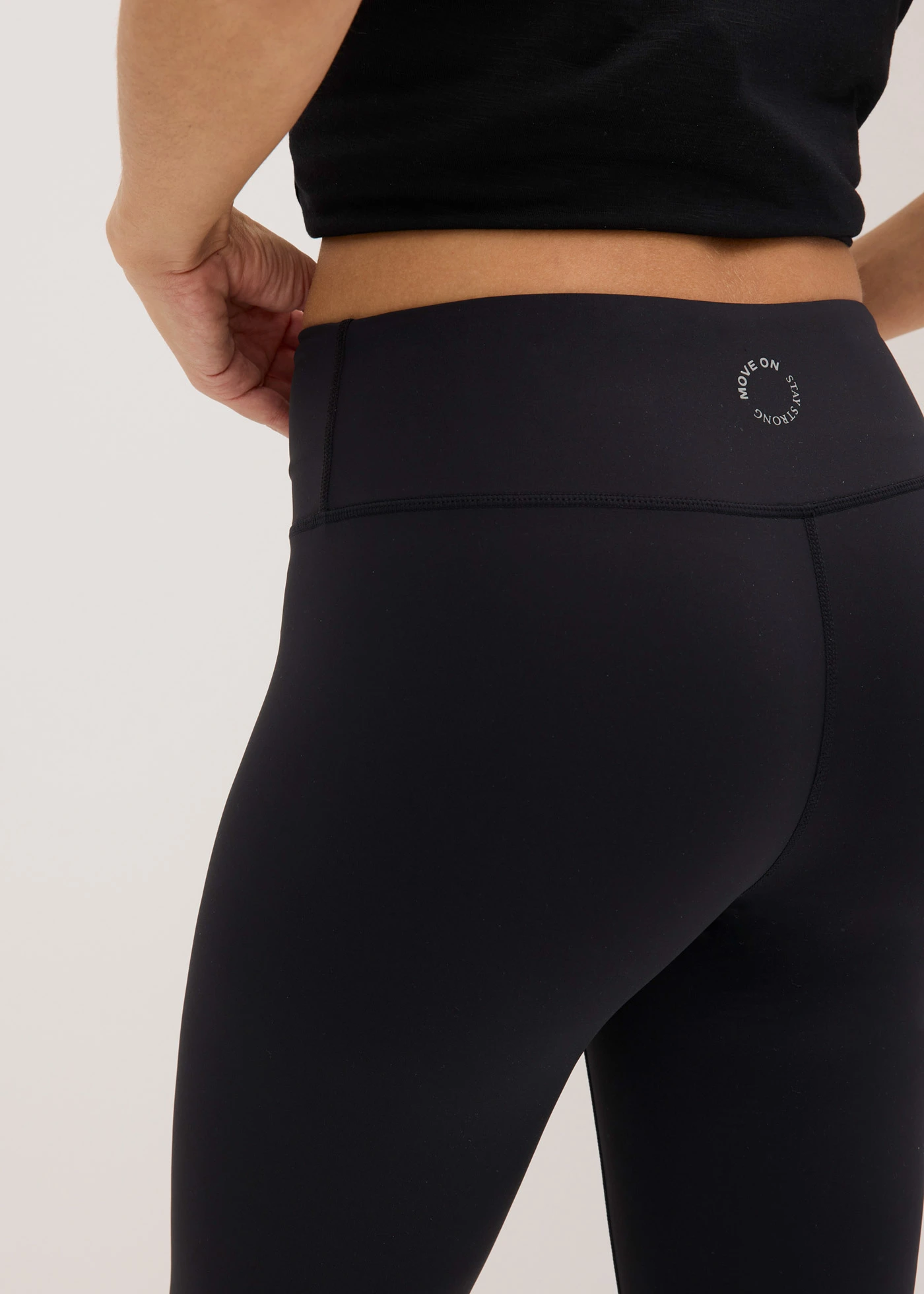 Lekkie legginsy sportowe 3/4 z wygodnym paskiem • czarny • sklep bonprix