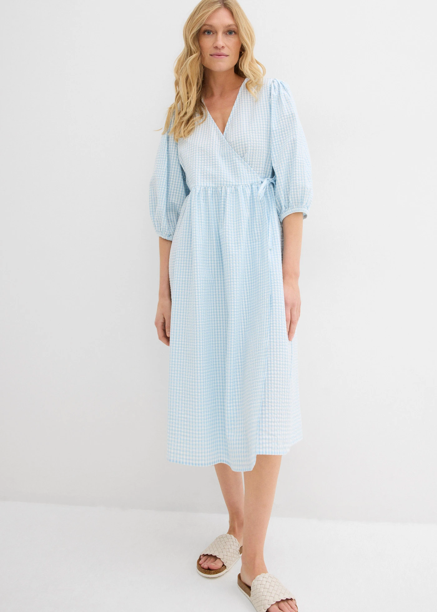 Rochie petrecută din material texturat • bleu-gheață/ecru cadrilat • magazin bonprix