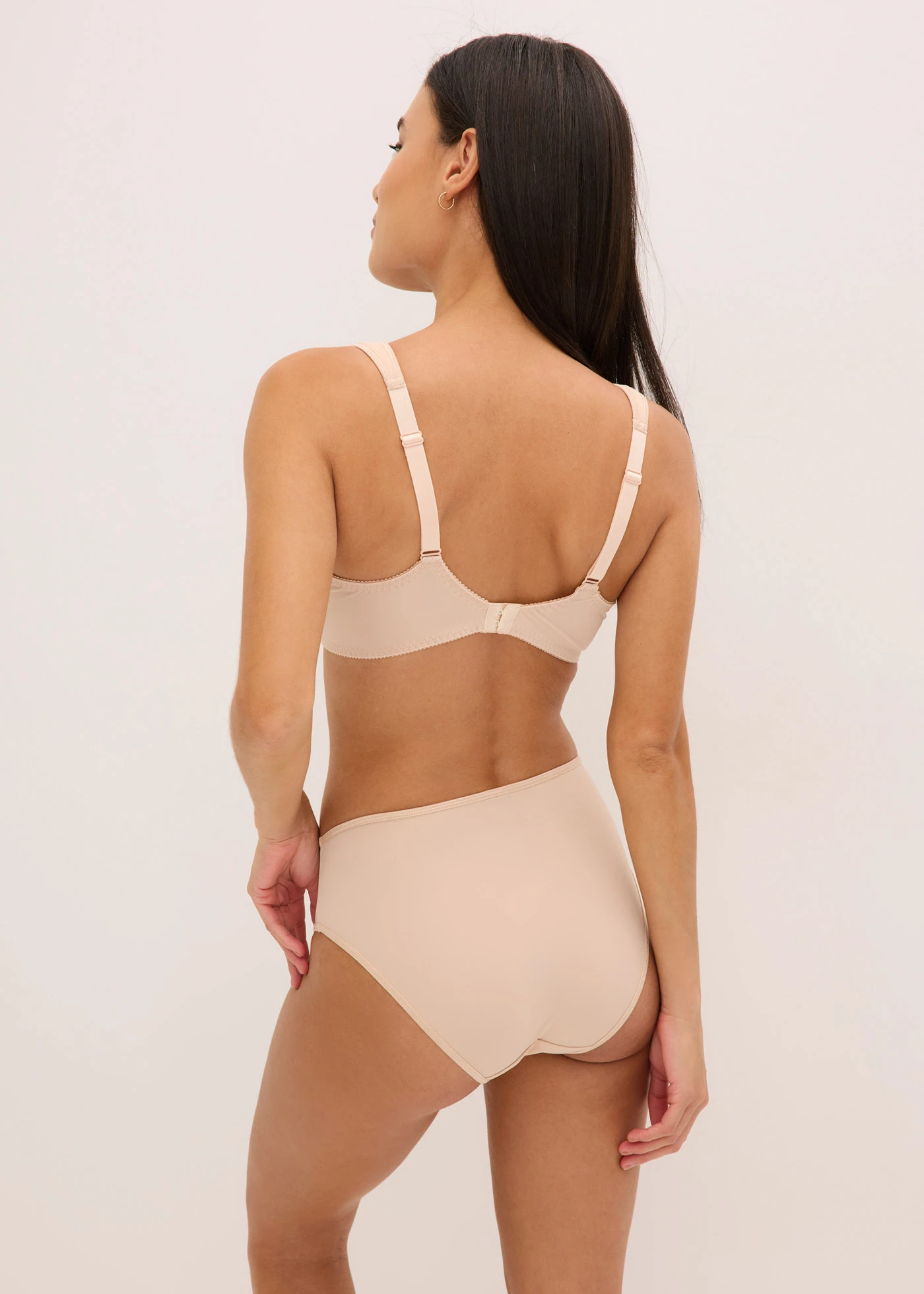 Voorgevormde bh met geborduurde cups • mat beige • bonprix online shop