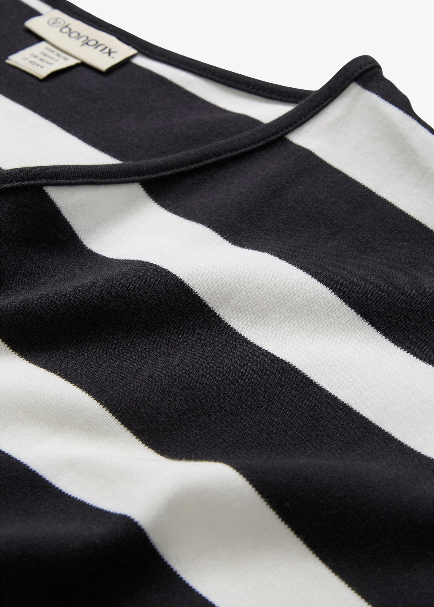 T-shirt rayé • noir-écru rayé • Boutique bonprix