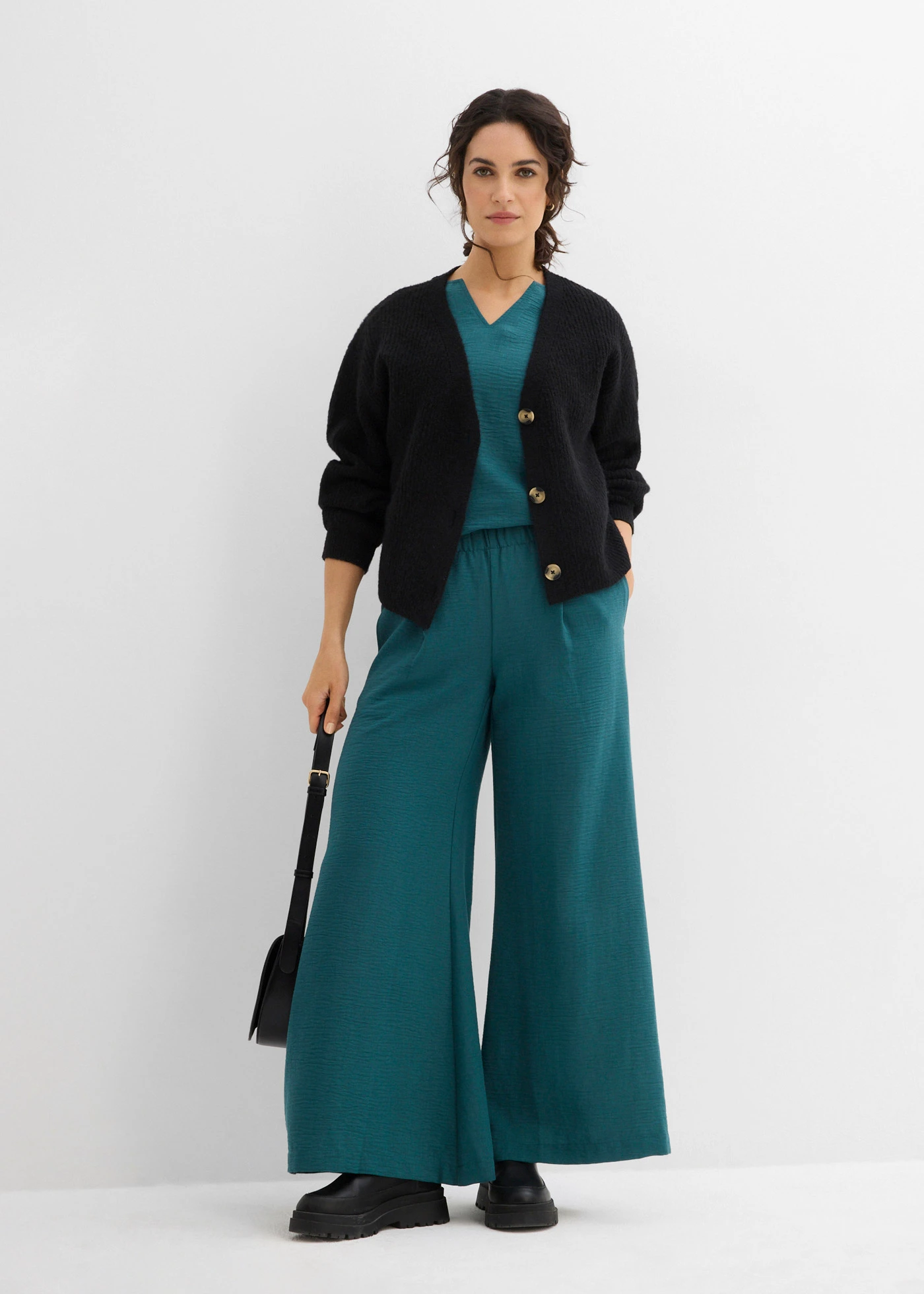 Palazzo broek met plooien • pepergroen • bonprix online shop