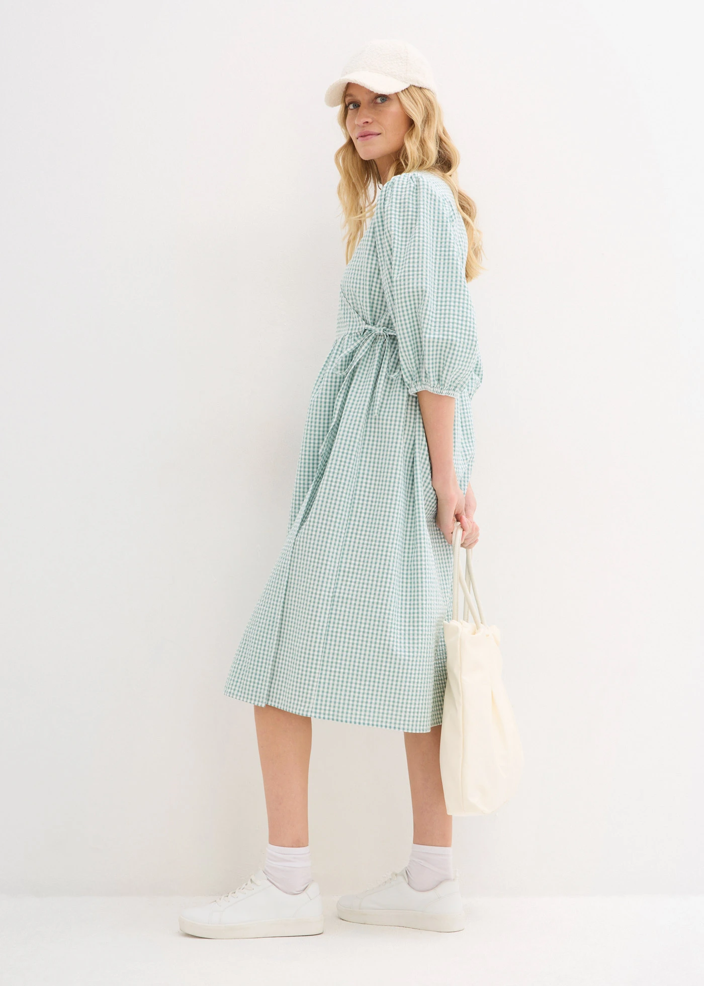 Zavinovací šaty ze strukturovaného materiálu • kouřově šalvějově zeleno-přírodní bílá kostkovaná • bonprix obchod