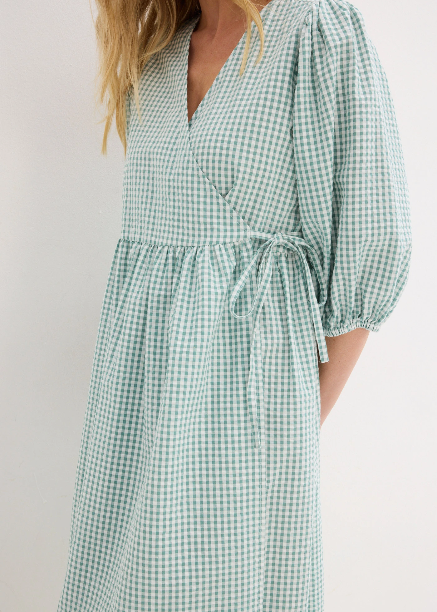 Rochie petrecută din material texturat • verde-salvie fumuriu-ecru cadrilat • magazin bonprix