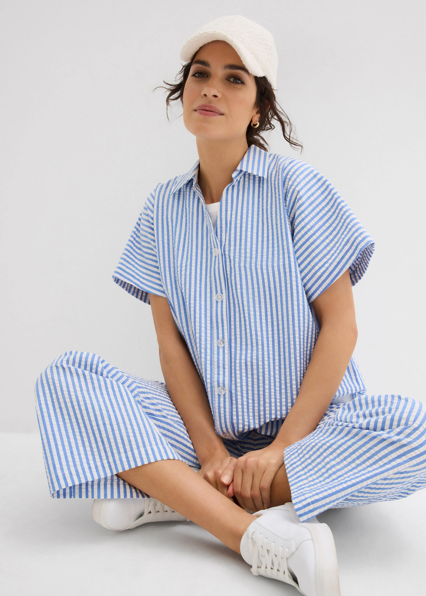 Seersucker blouse met korte mouwen • gletsjerblauw-wolwit gestreept • bonprix online shop