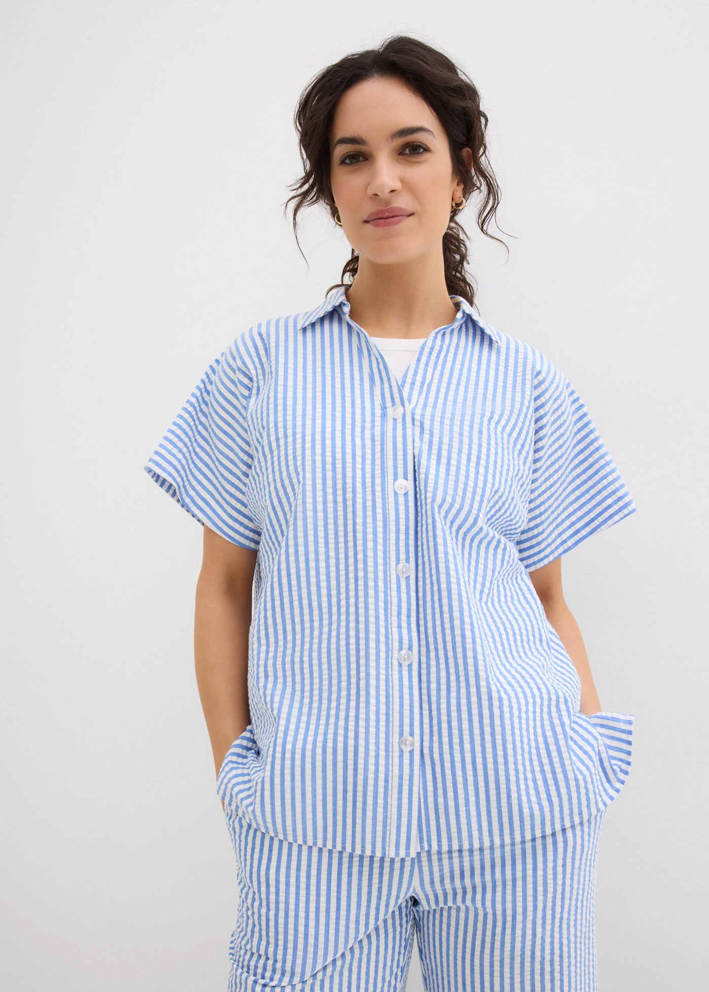 Seersucker blouse met korte mouwen • gletsjerblauw-wolwit gestreept • bonprix online shop