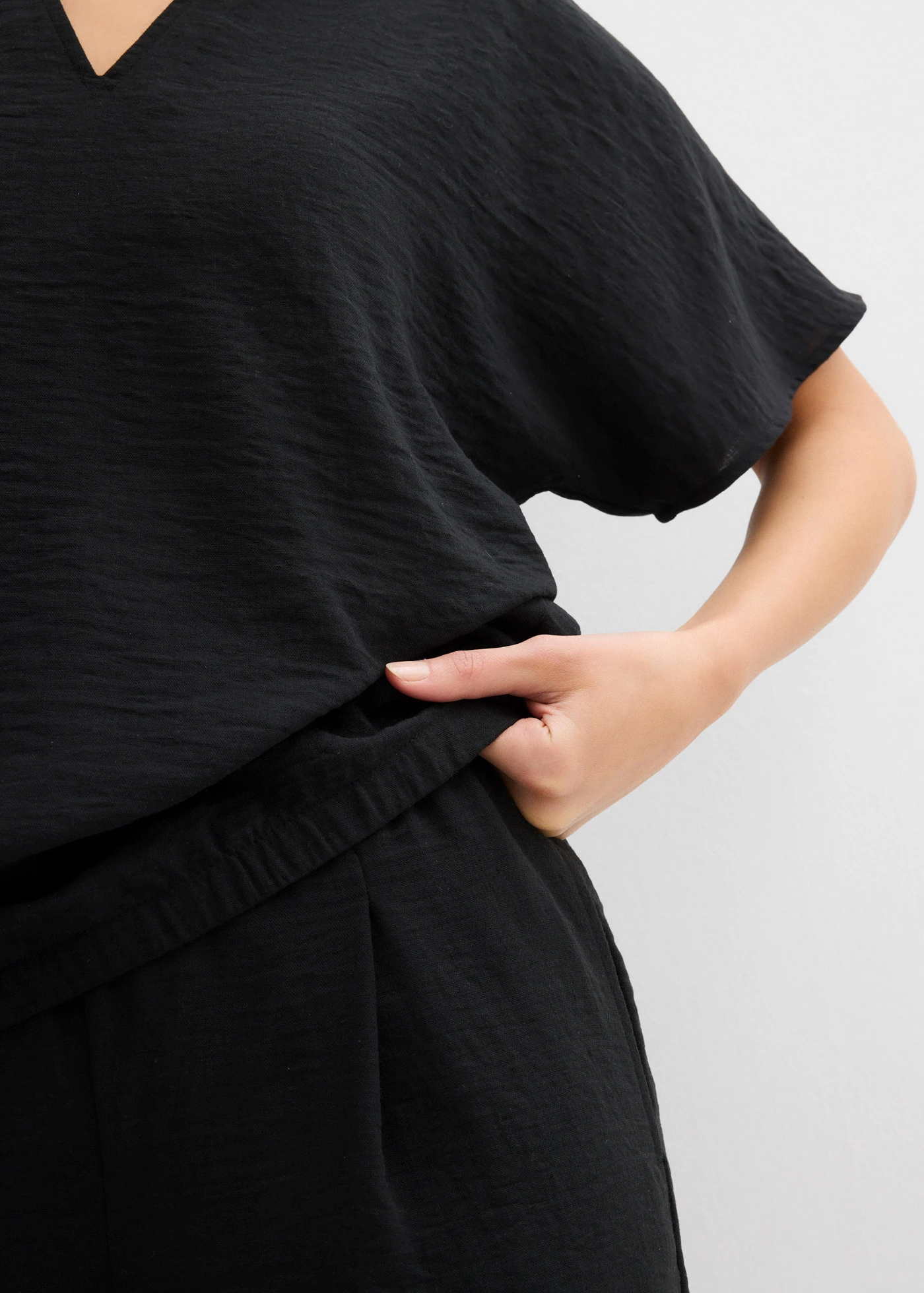 Blouse oversize à base élastiquée • noir • Boutique bonprix