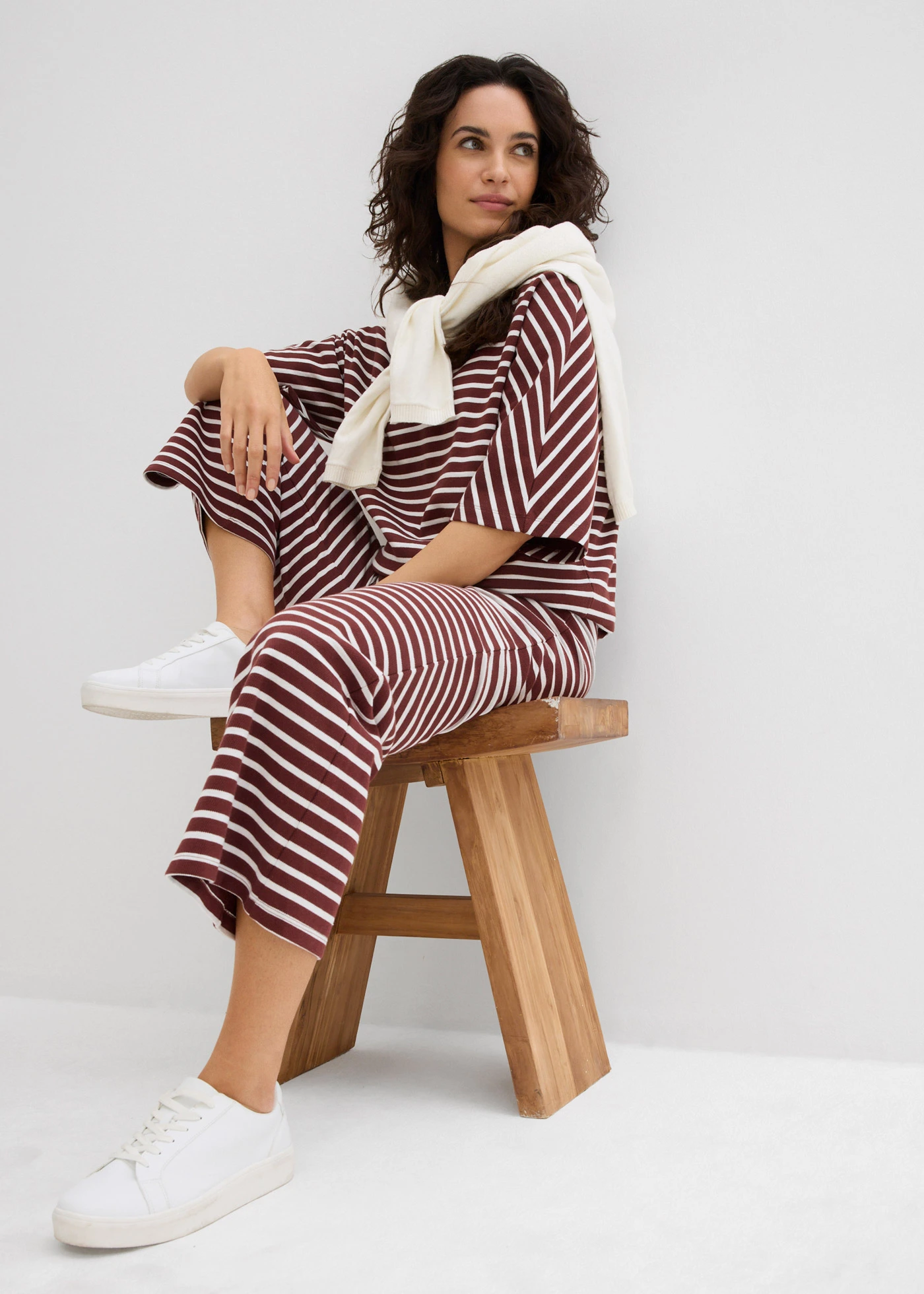 Pantalon sweat en coton texturé • café-écru rayé • Boutique bonprix