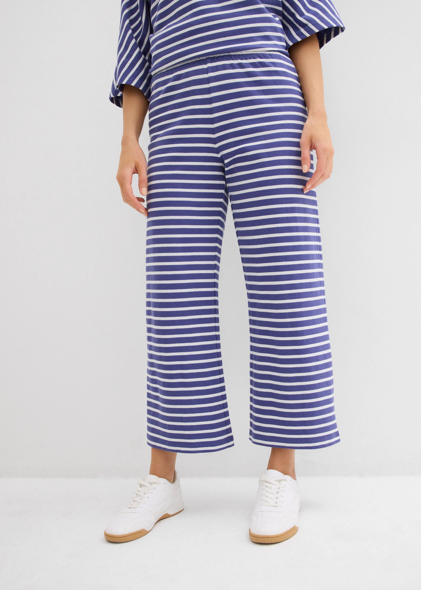 Pantalon sweat en coton texturé • bleu-violet-écru rayé • Boutique bonprix