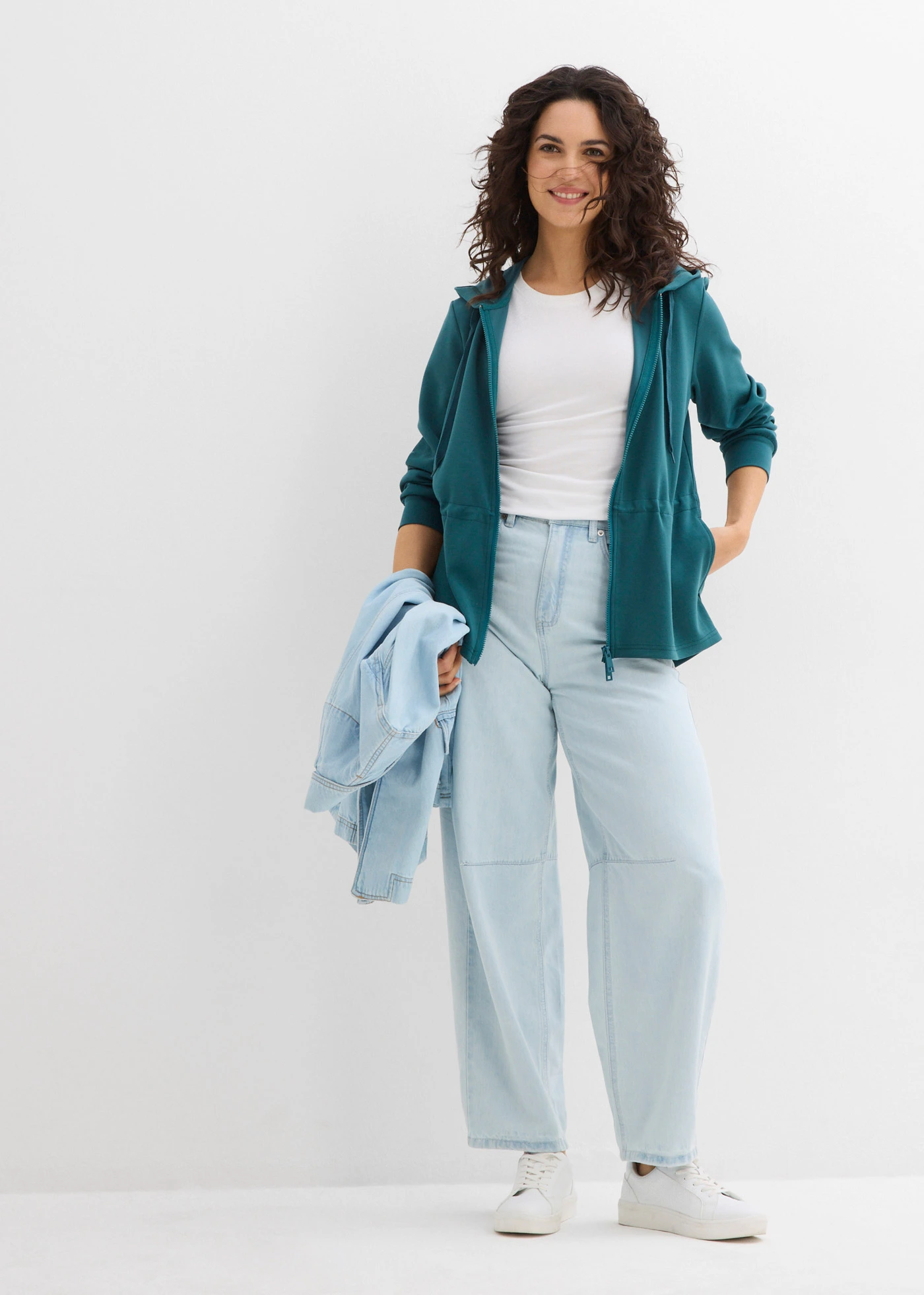 Sweat zippé à capuche, extensible • vert poivre • Boutique bonprix