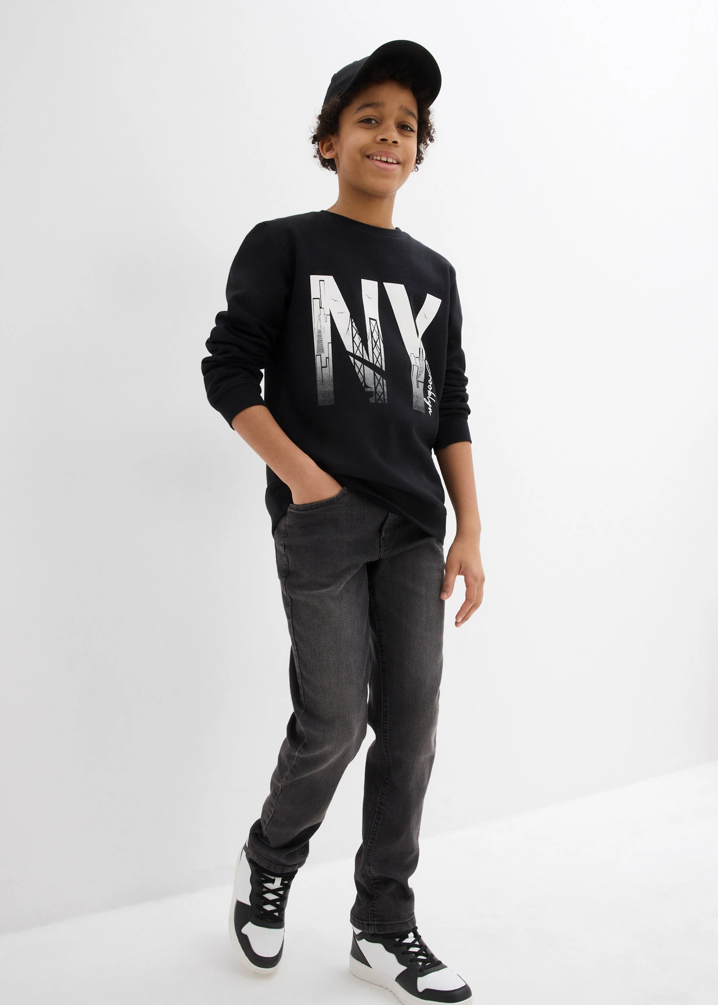 Mikina z měkké bavlněné směsi • černá s potiskem • bonprix obchod