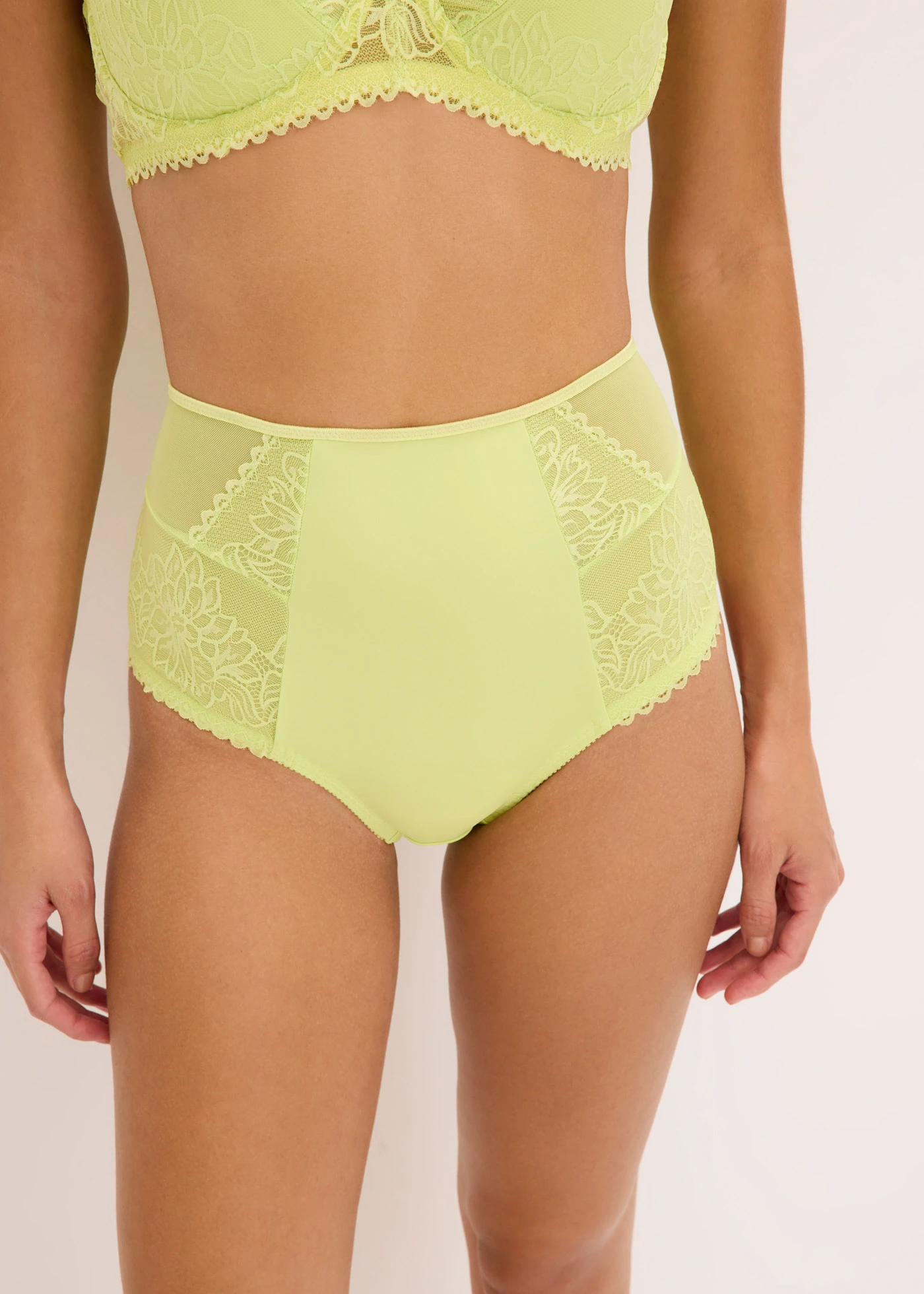 High Waist alsó finom csipkével • mentazöld • bonprix áruház