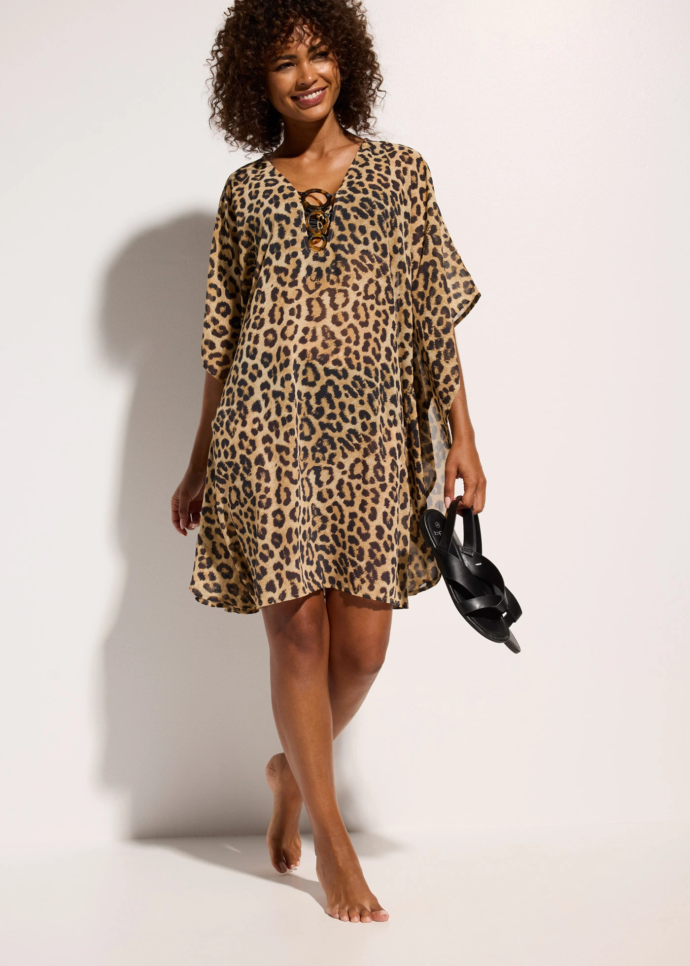 Rochie-tunică de plajă din șifon vaporos • gri-bej cu imprimeu leo • magazin bonprix