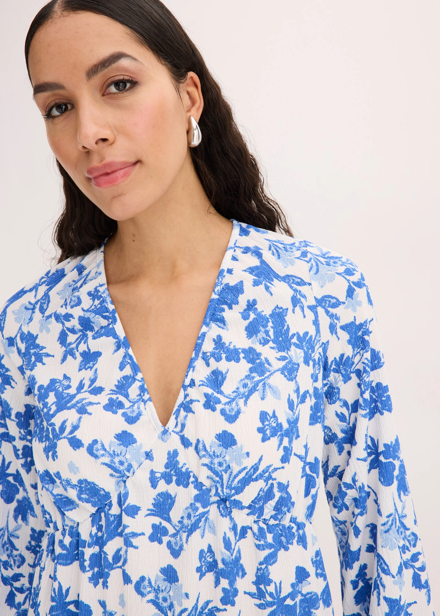 Robe imprimée en jersey • blanc-bleu glacier floral • Boutique bonprix