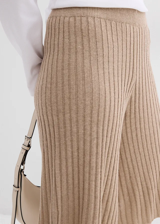 Bermuda in een viscosemix met een hoge tailleband • kakibeige • product-page.page-title-suffix