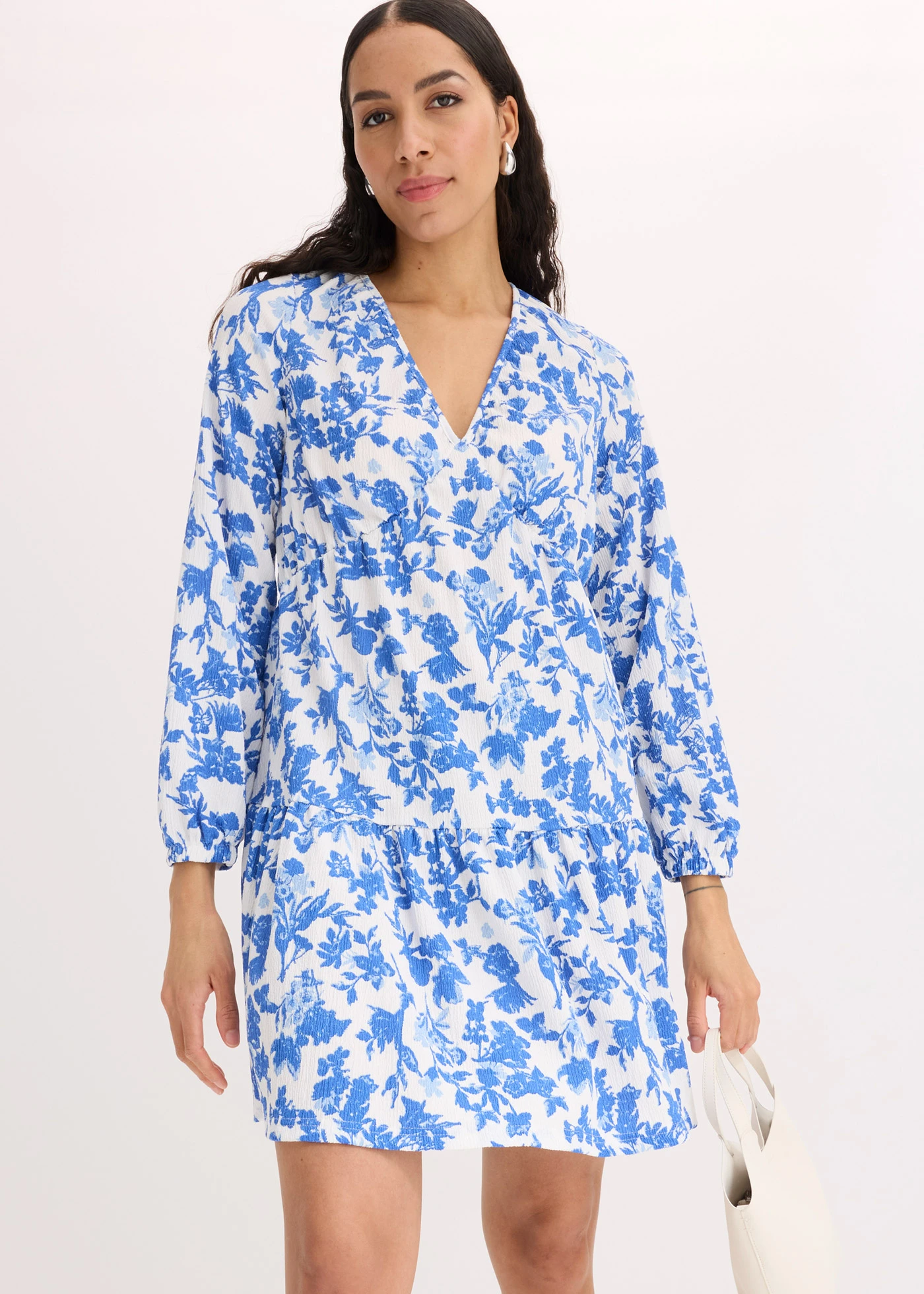 Robe imprimée en jersey • blanc-bleu glacier floral • Boutique bonprix