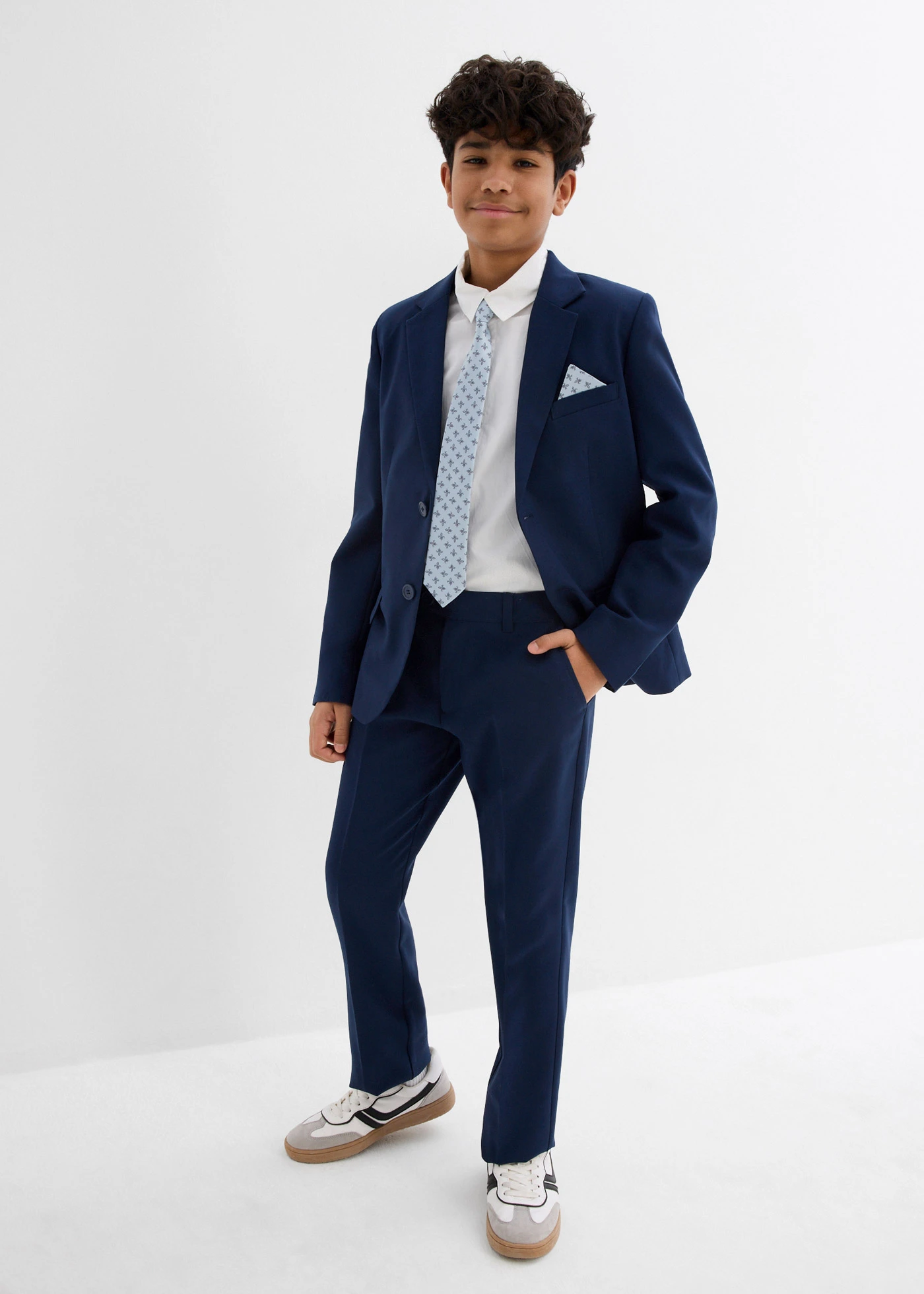 Costume 4 pièces avec chemise et cravate • bleu foncé/blanc • Boutique bonprix