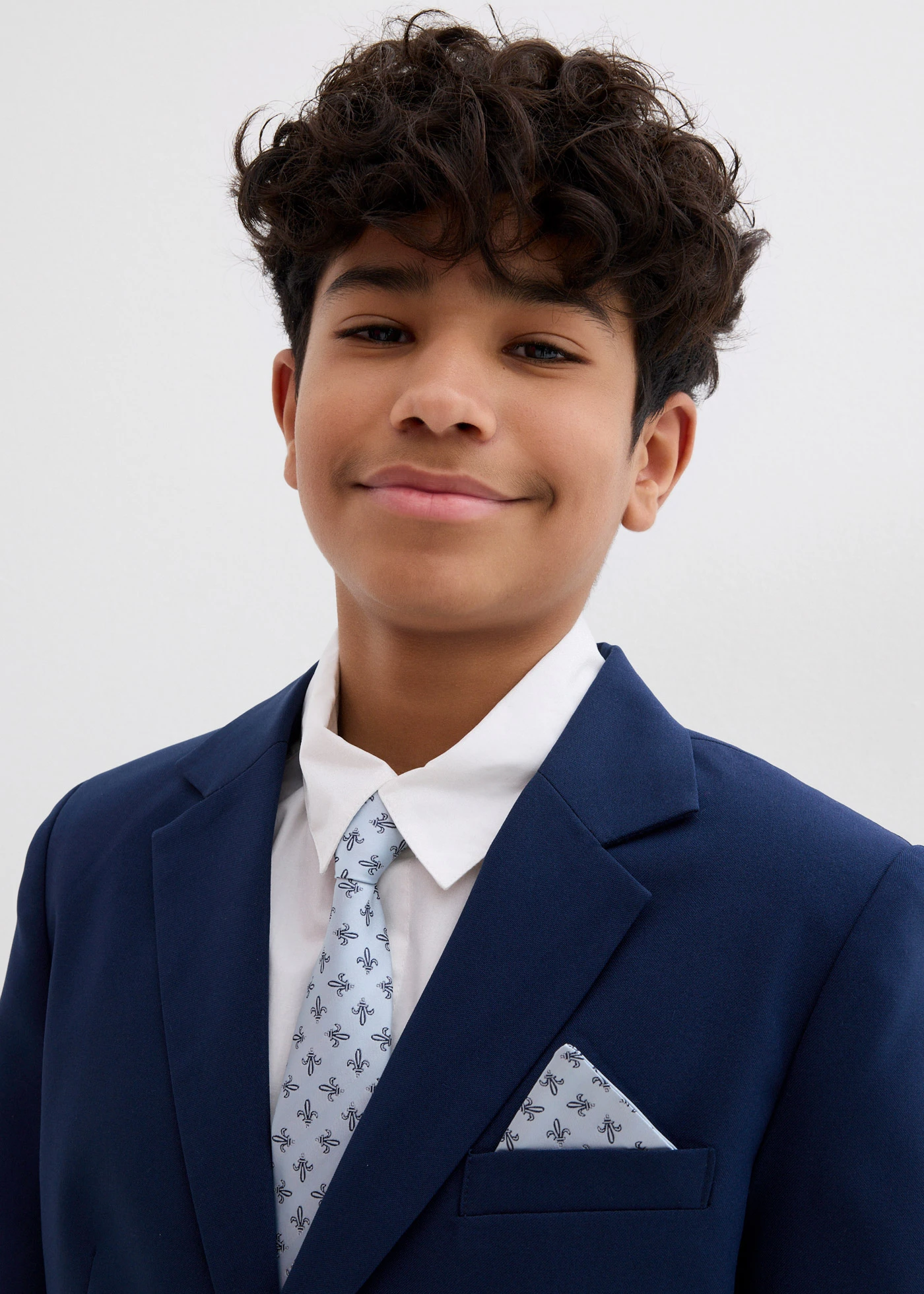 Costume 4 pièces avec chemise et cravate • bleu foncé/blanc • Boutique bonprix