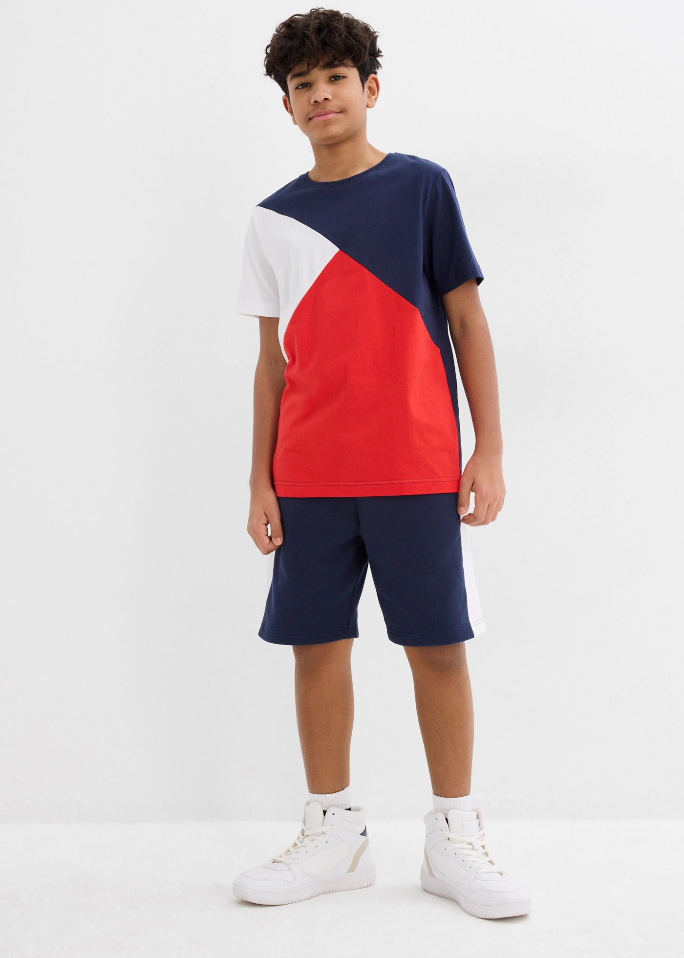 Tricou și bermude casual din bumbac organic 100% (set din 2 buc.) • bleumarin-roșu-căpșună-alb • magazin bonprix