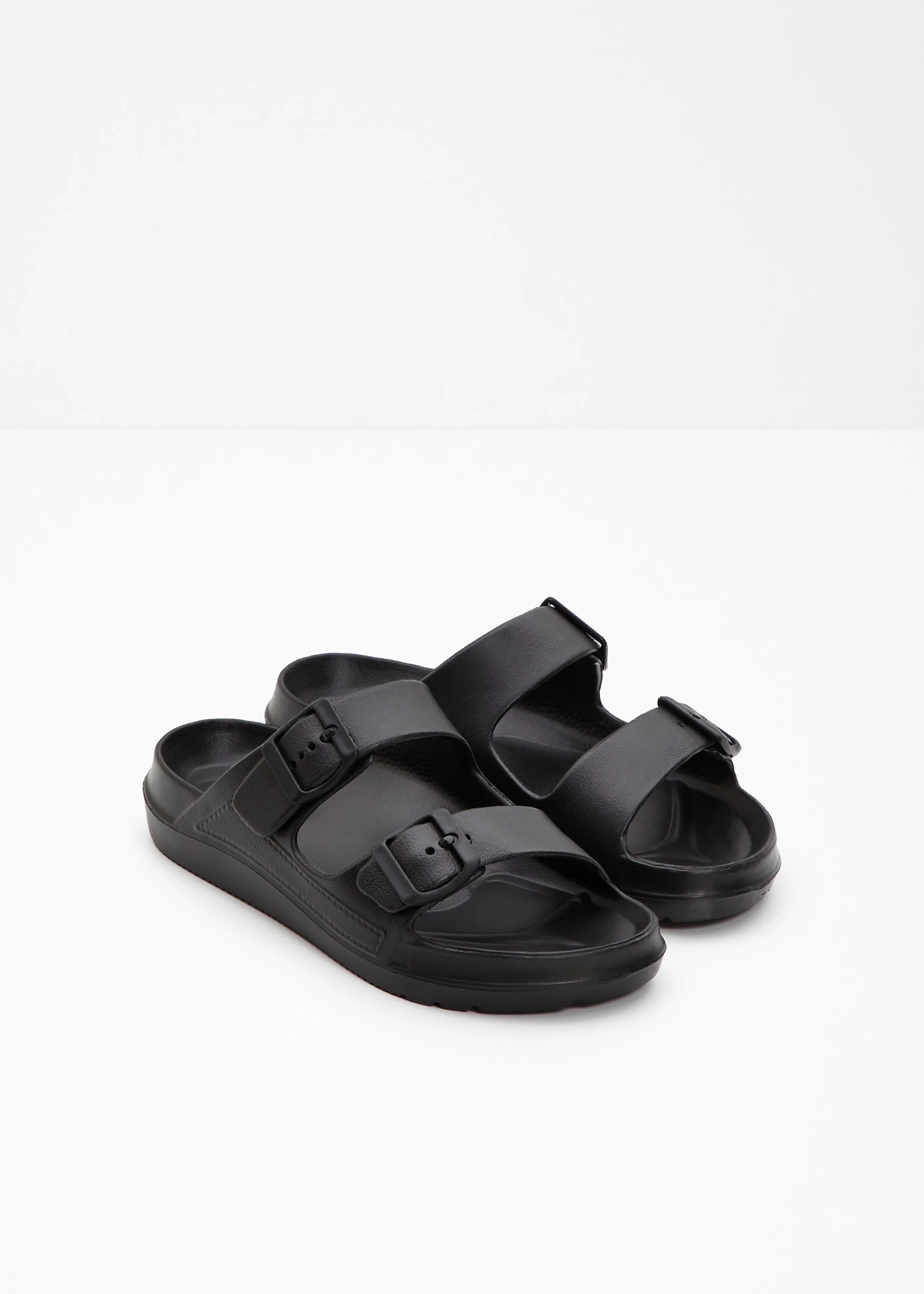 Slippers van waterafstotend materiaal • zwart • bonprix online shop