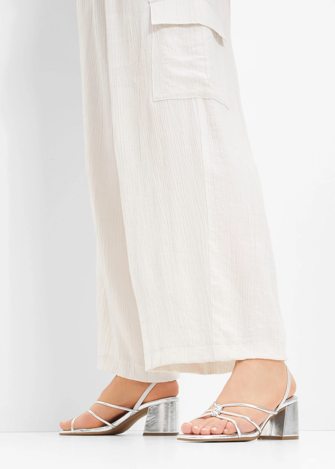 Sandałki z paseczkami na obcasie słupku • srebrny • sklep bonprix