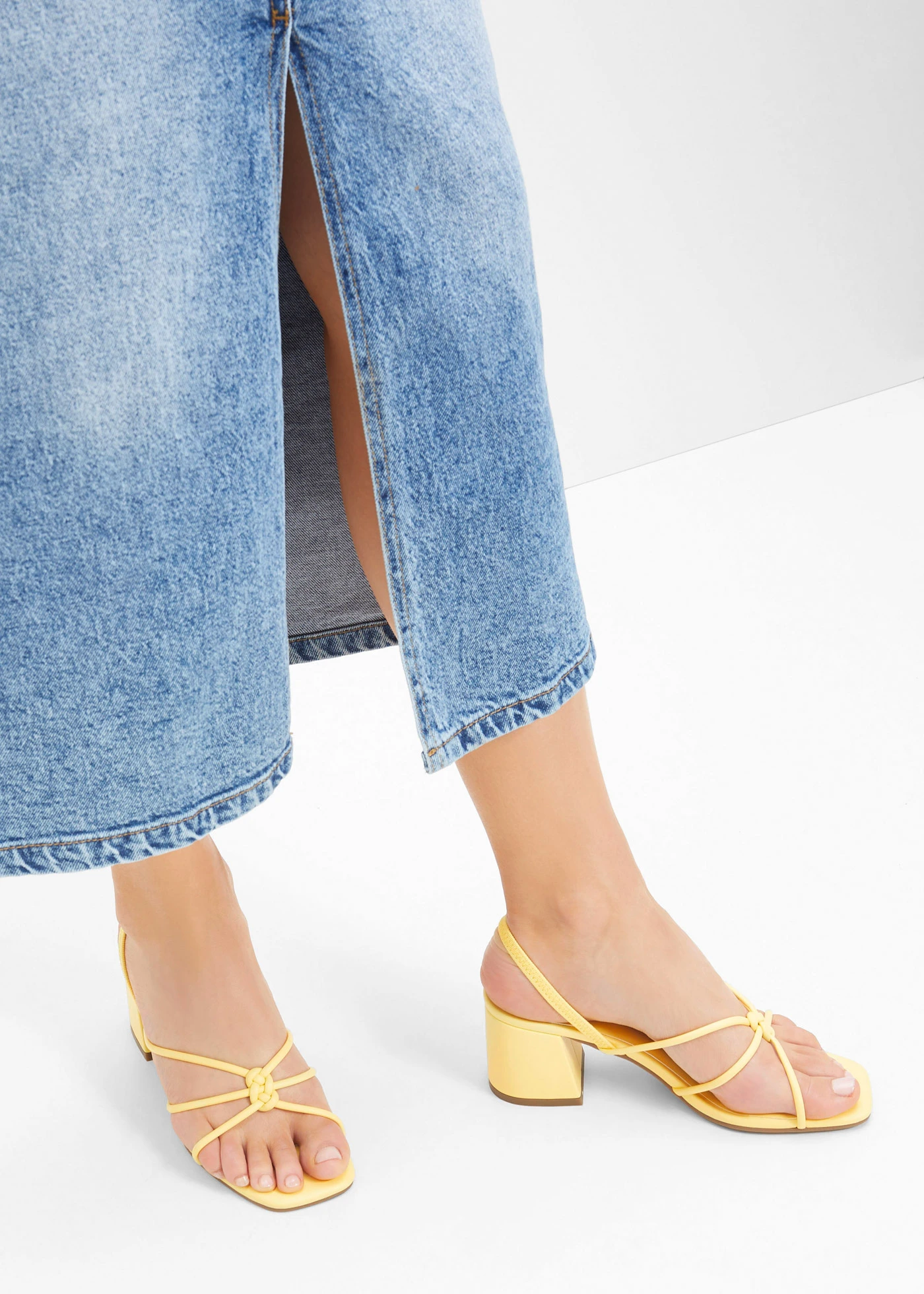 Sandałki z paseczkami na obcasie słupku • żółty kremowy • sklep bonprix