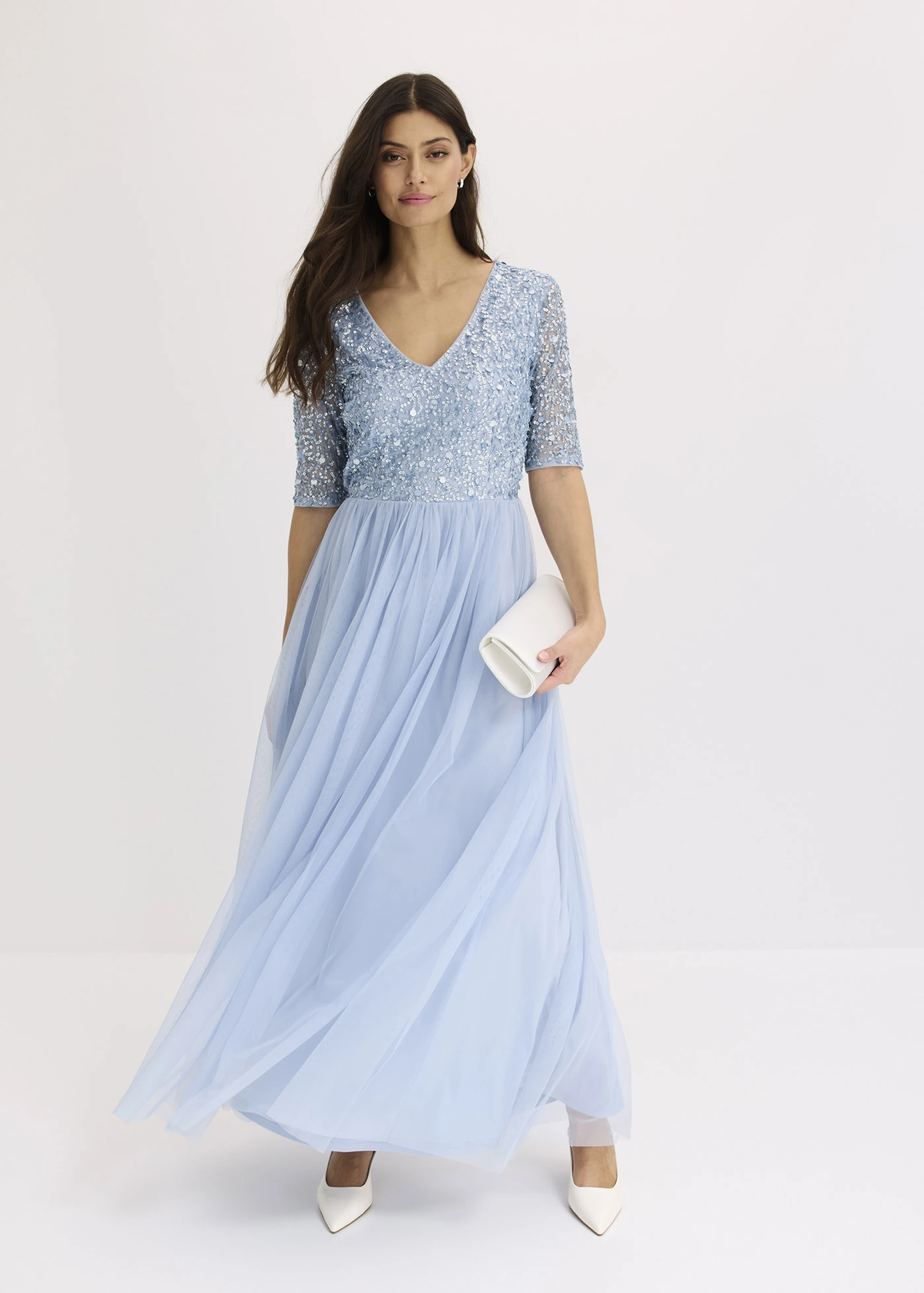 Robe de soirée en tulle avec haut brodé de sequins • bleu poudré • Boutique bonprix