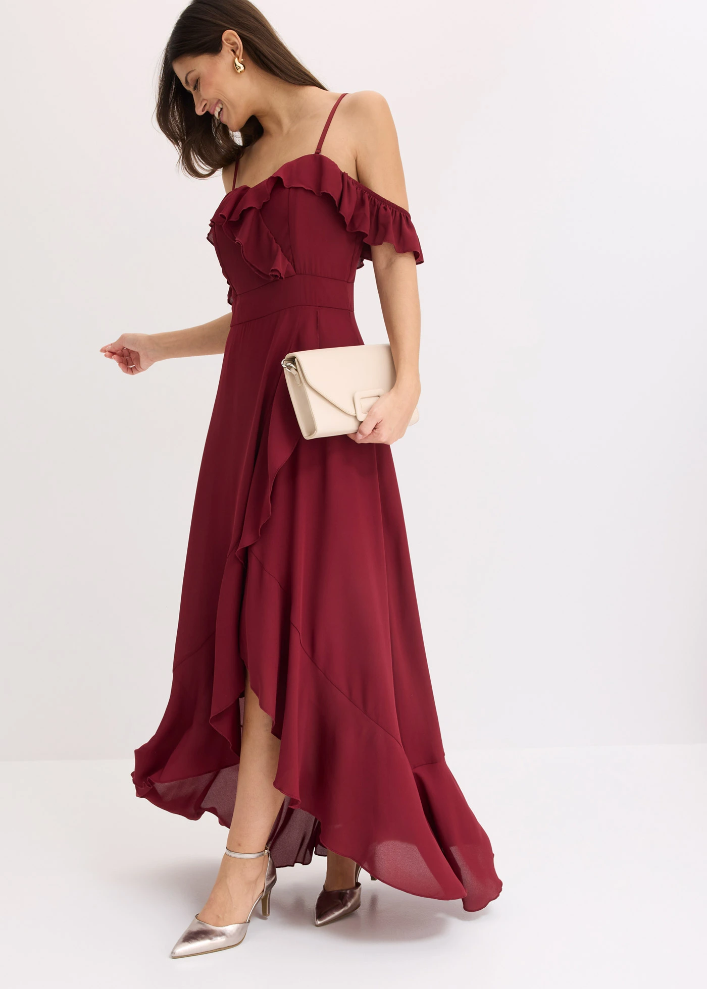 Robe encolure Bardot à volants • rouge rubis • Boutique bonprix
