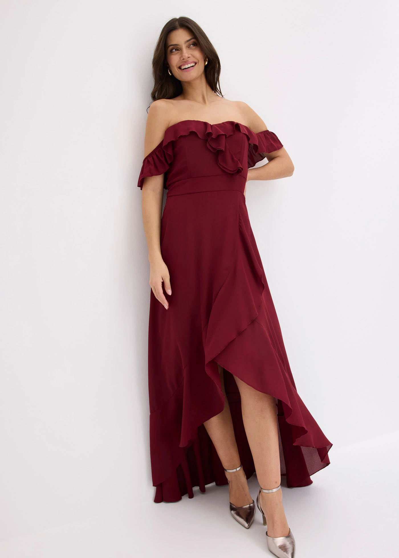 Robe encolure Bardot à volants • rouge rubis • Boutique bonprix