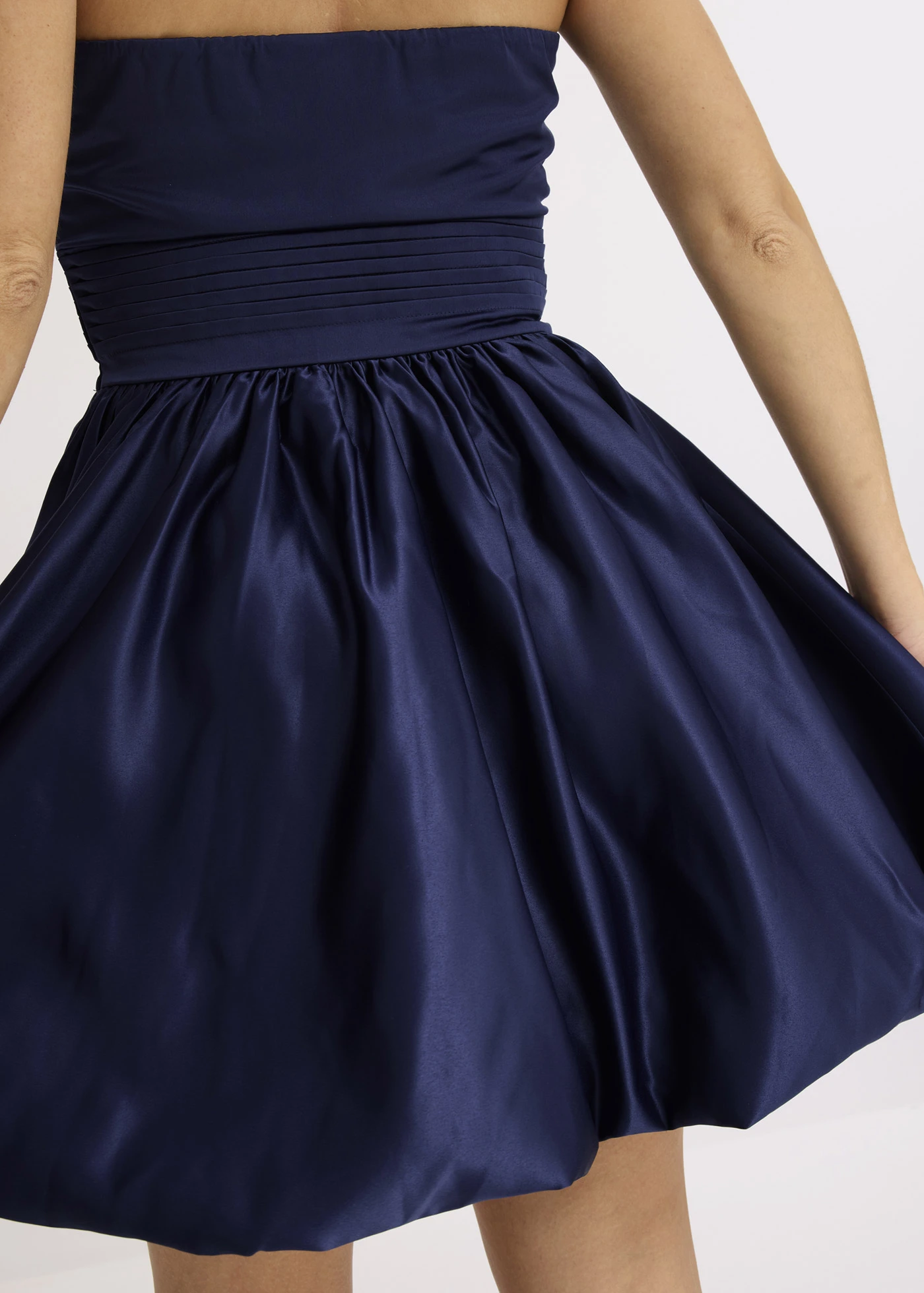 Jurk van glanzend satijn, ballonmodel • donkerblauw • bonprix online shop