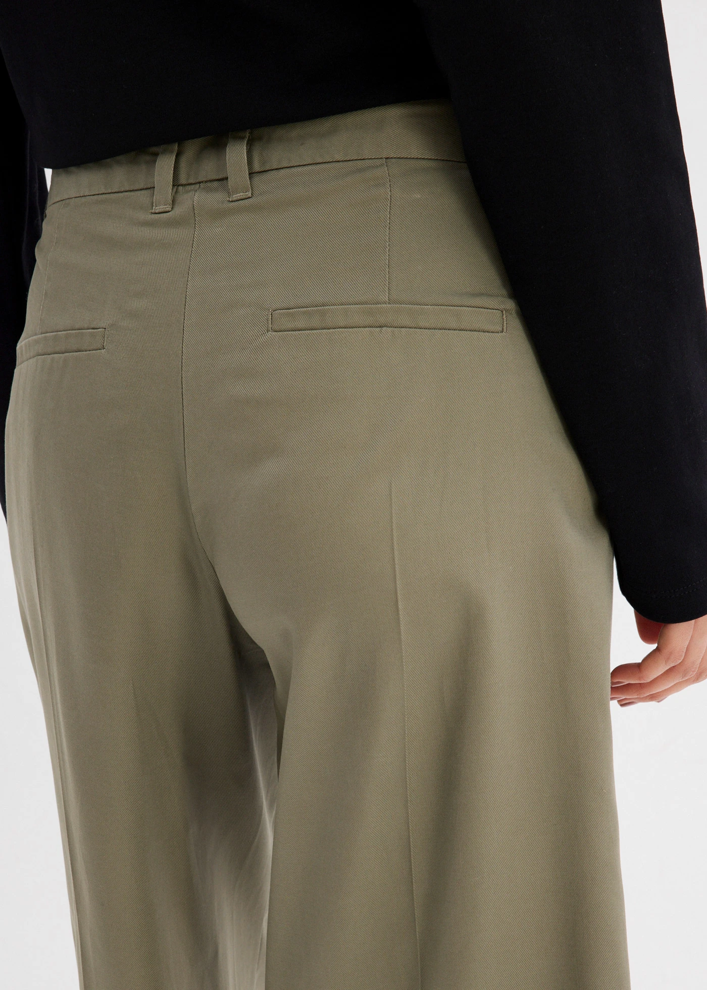 Bermudy ze splývavého lyocellu • kouřově olivová • bonprix obchod