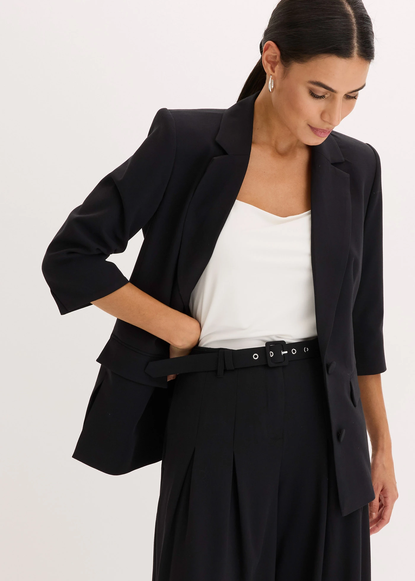 Blazer tendance à épaulettes • noir • Boutique bonprix