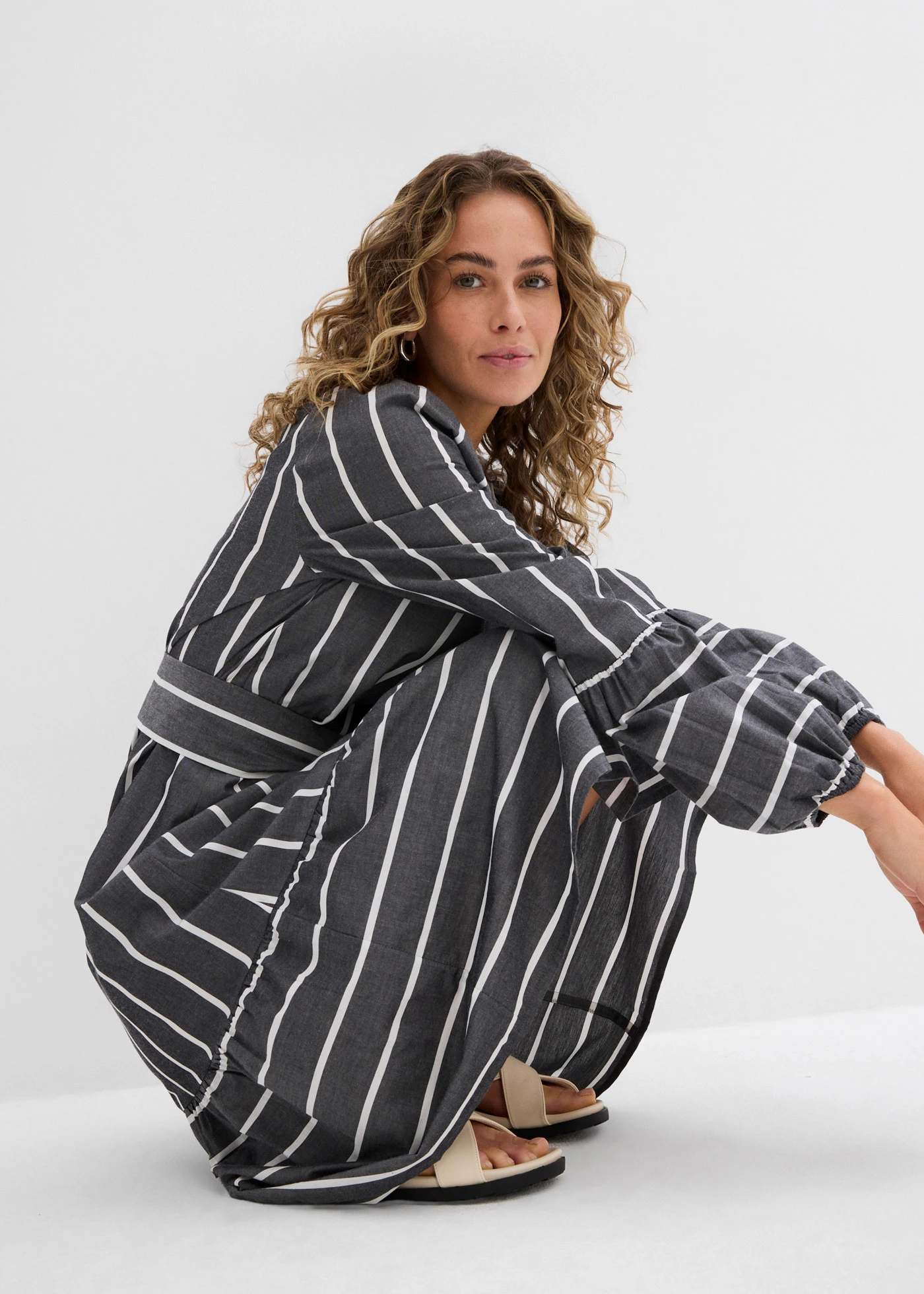 Gestreepte midi jurk van puur katoen • antraciet-wit gestreept • bonprix online shop