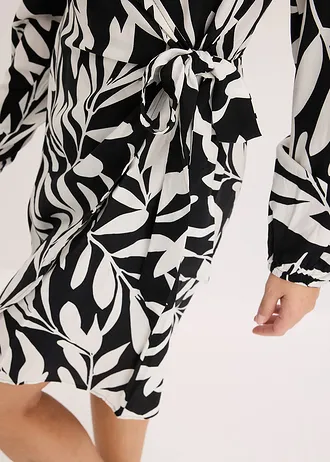 Wikkeljurk met print van vloeiende viscose • zwart/wolwit gebloemd • bonprix online shop