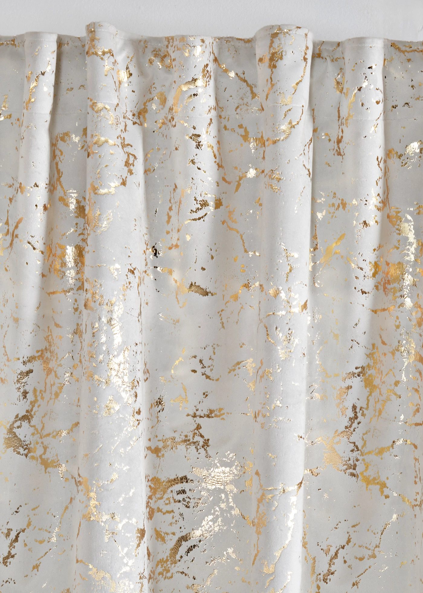 Rideau occultant toucher velours à imprimé brillant (1 pce), aussi en XXL • crème/doré • Boutique bonprix