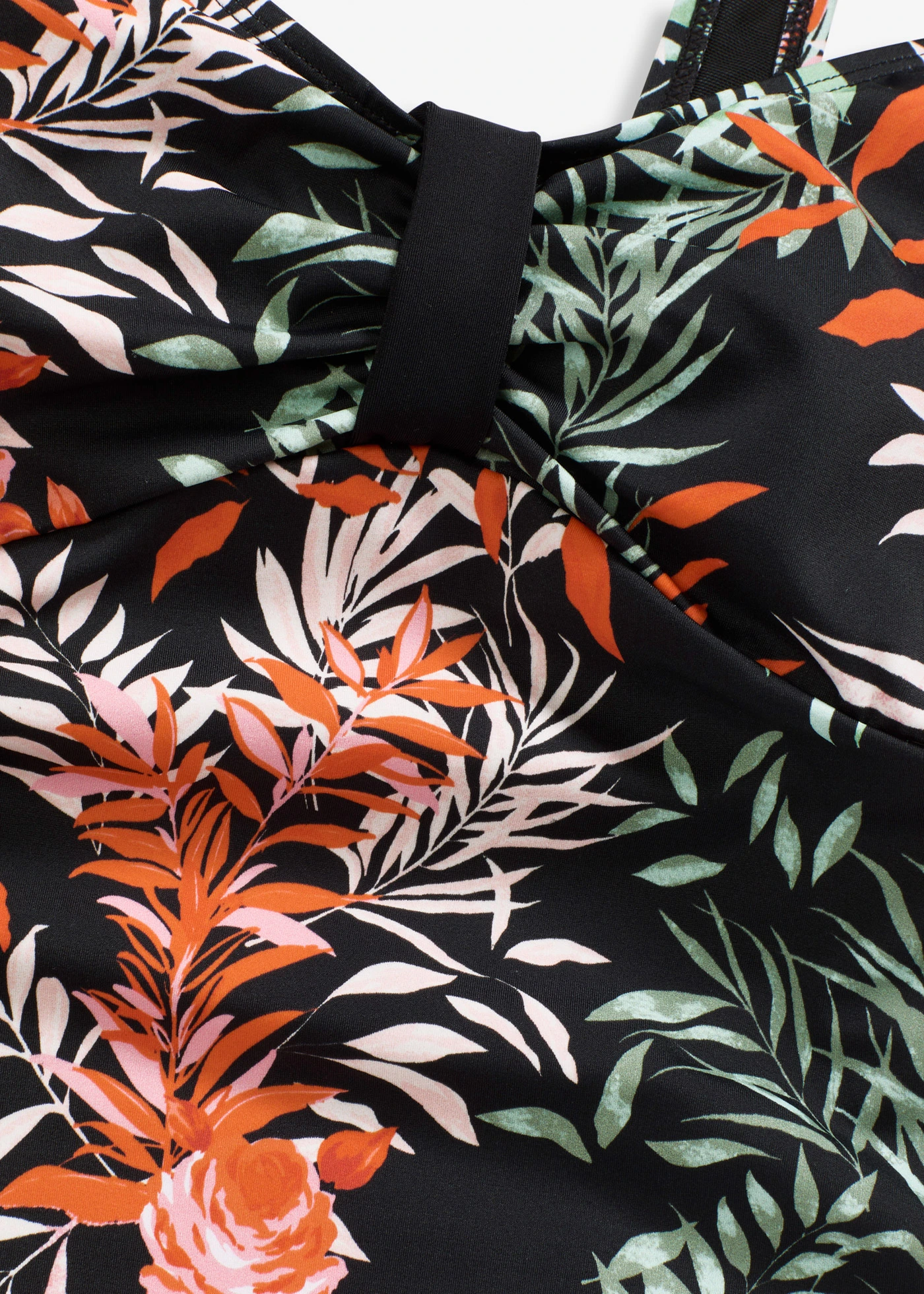 Stahovací jednodílné plavky se středním tvarujícím efektem • černá • bonprix obchod