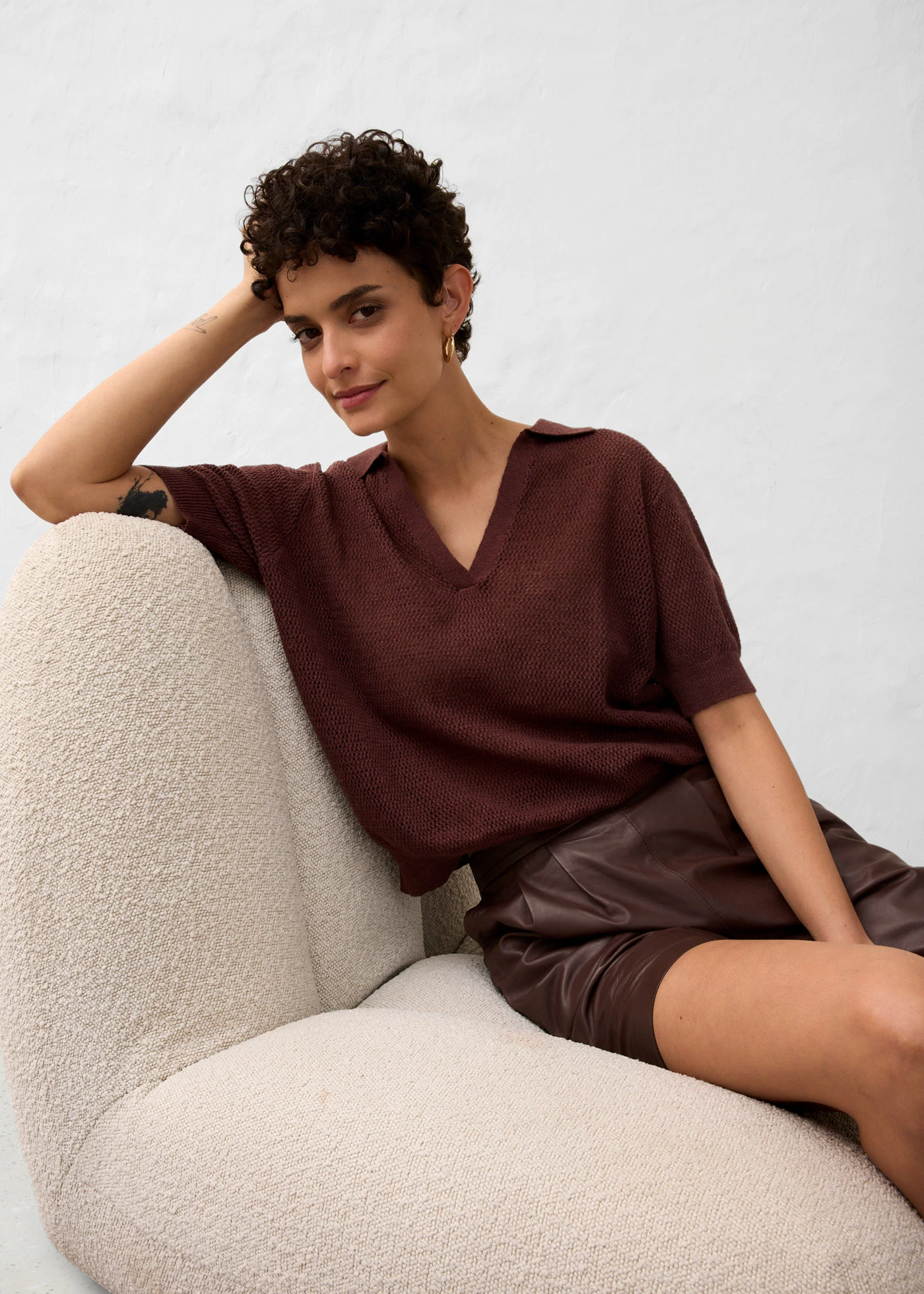 Polo en maille ajourée avec lin • acajou foncé • Boutique bonprix