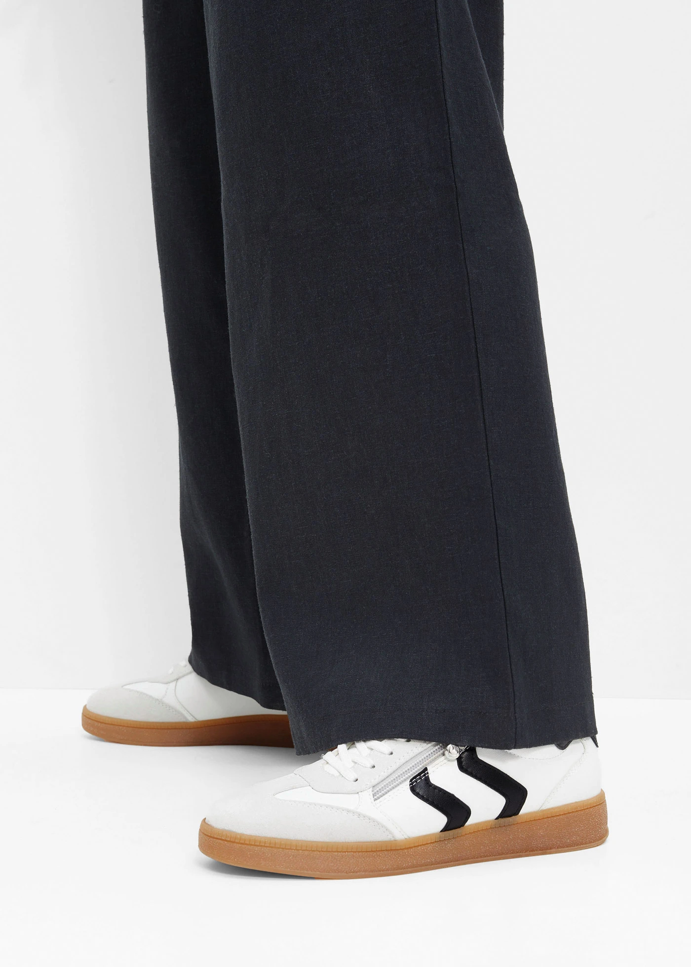 Sneakers van Marco Tozzi • wit/zwart • bonprix online shop