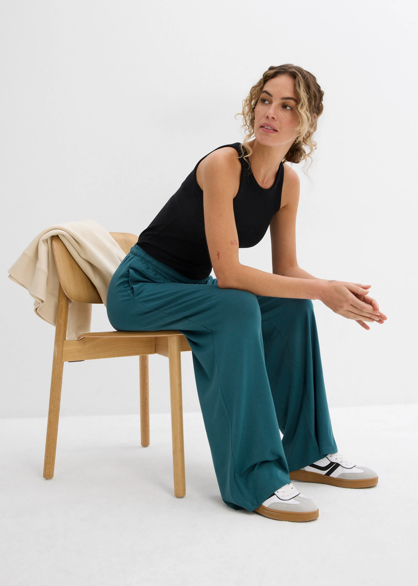 Pantaloni din jerse din viscoză fluidă • verde-piper • magazin bonprix