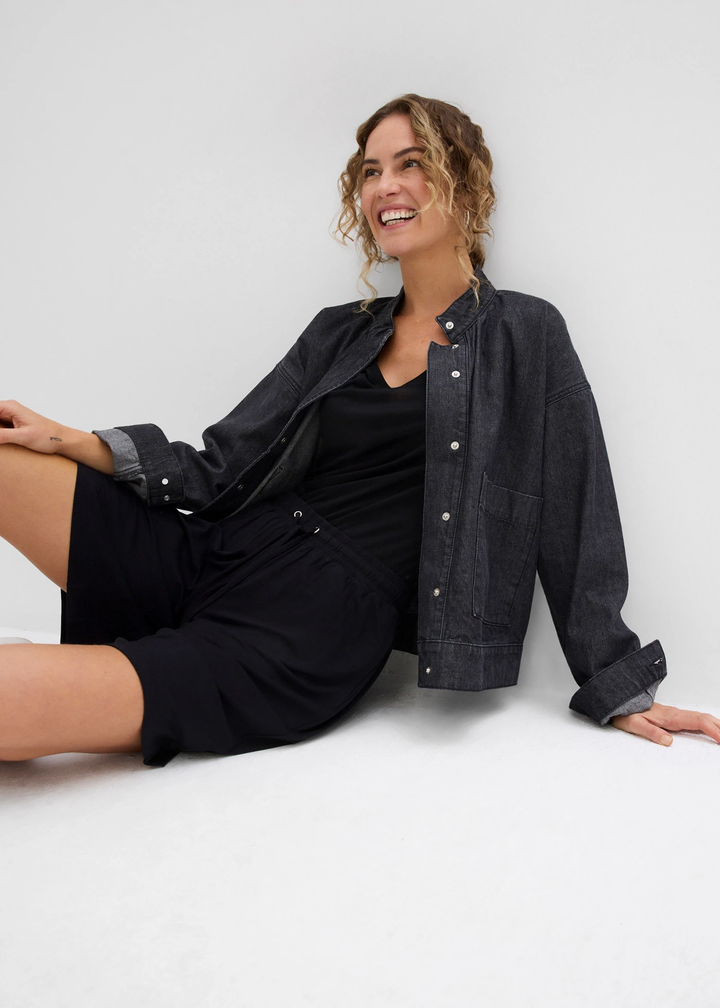 Bermuda en jersey de viscose fluide • noir • Boutique bonprix