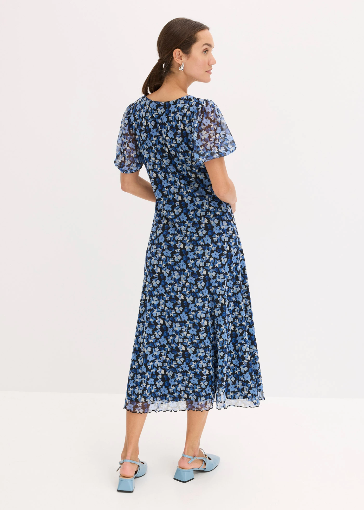 Rochie midi din plasă cu imprimeu • albastru înflorat • magazin bonprix