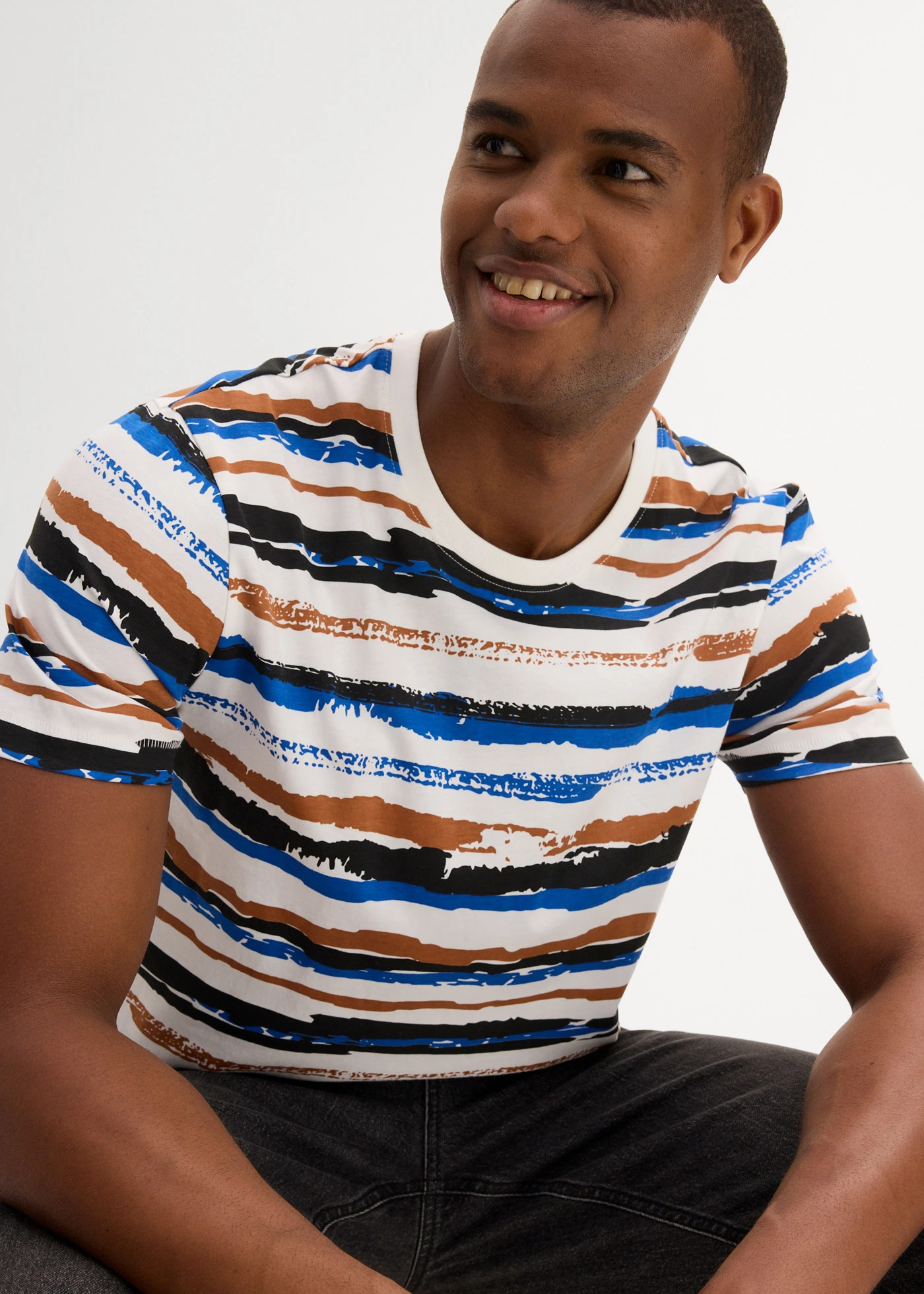 Tričko z organické bavlny • přírodní bílo-kaštanově hnědo-arktická modro-černá  s proužky • bonprix obchod