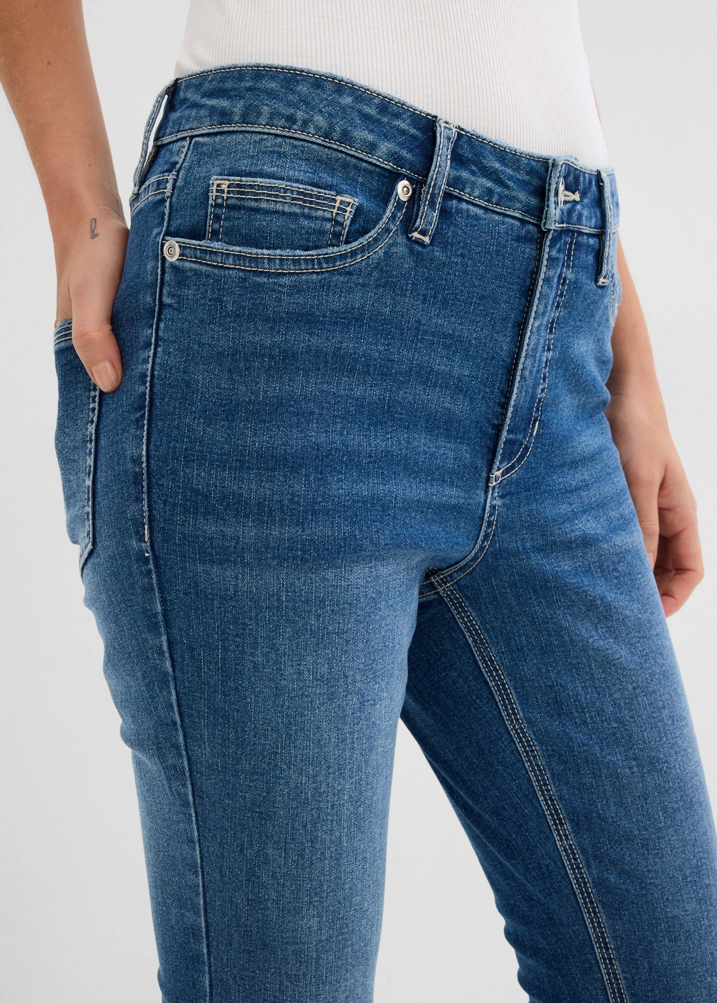 Dżinsy Skinny, mid waist, cropped • niebieski denim "used" • sklep bonprix