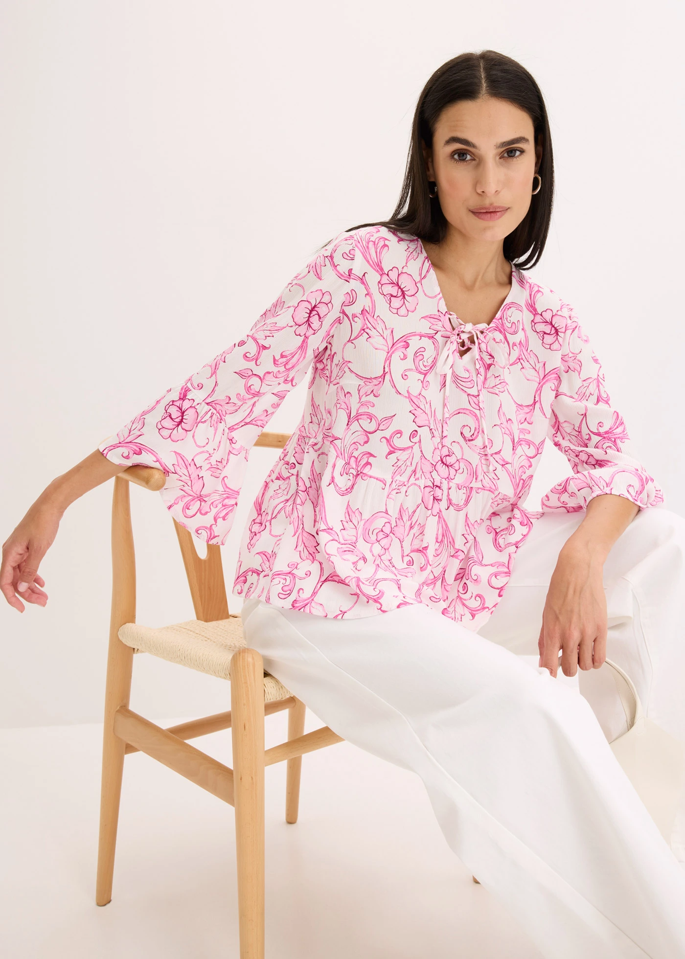 Blouse en viscose texturée • blanc-rose floral • Boutique bonprix