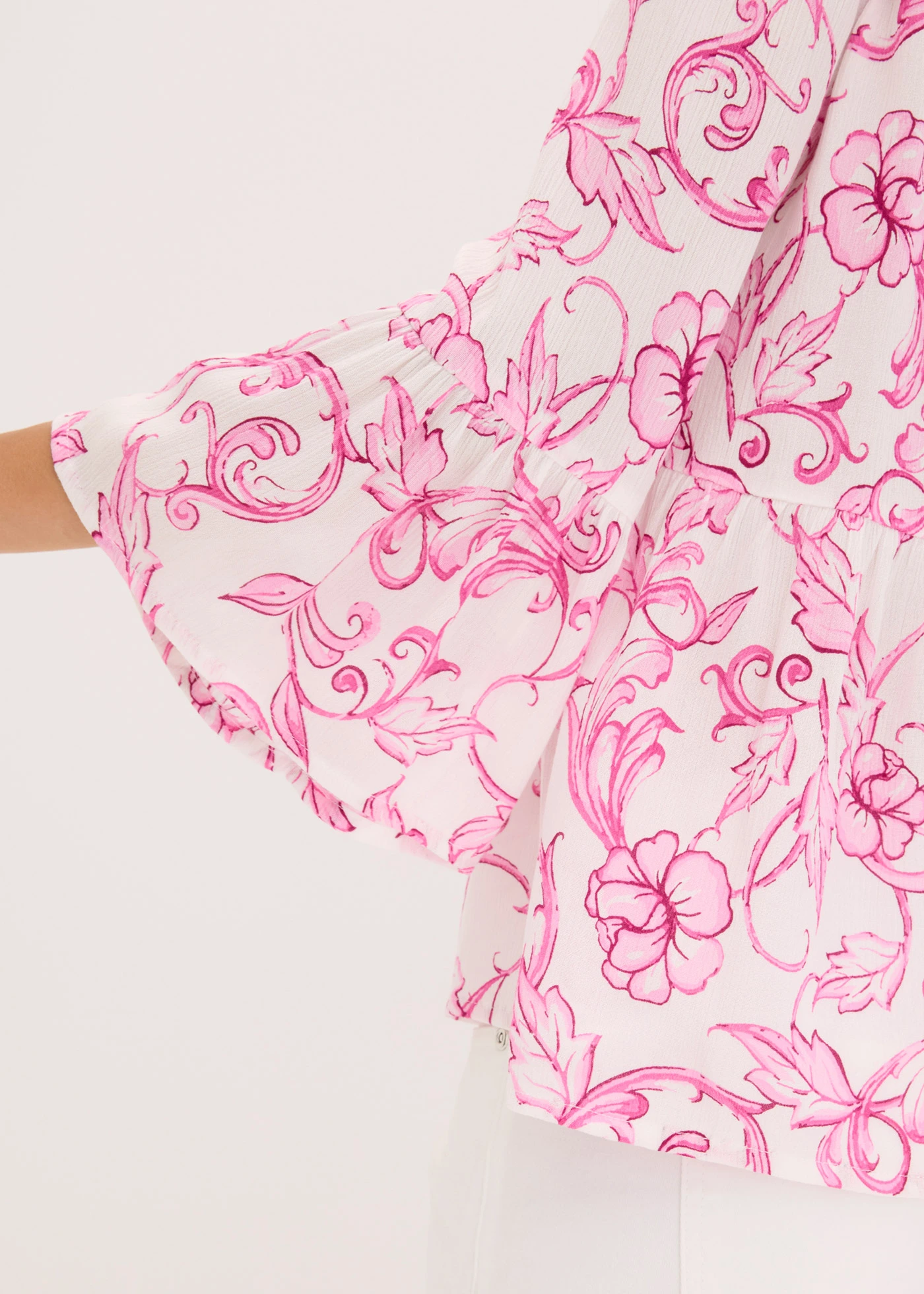 Blouse en viscose texturée • blanc-rose floral • Boutique bonprix