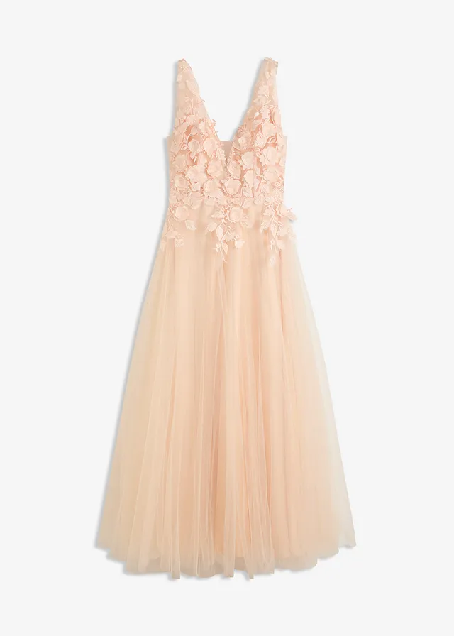 Robe longue en tulle délicat ornée de fleurs appliquées