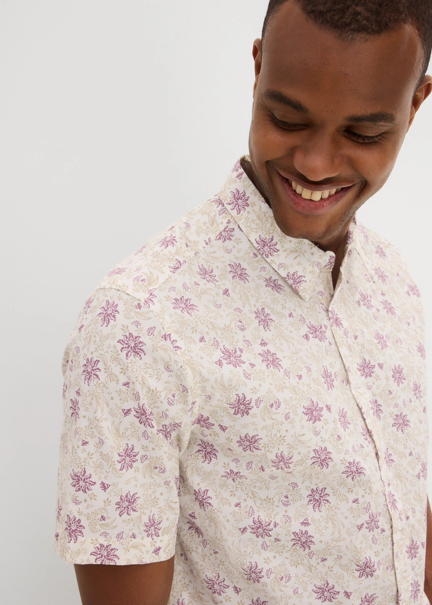 Gebloemd overhemd van katoen met korte mouwen • mat lavendel-wolwit gebloemd • bonprix online shop