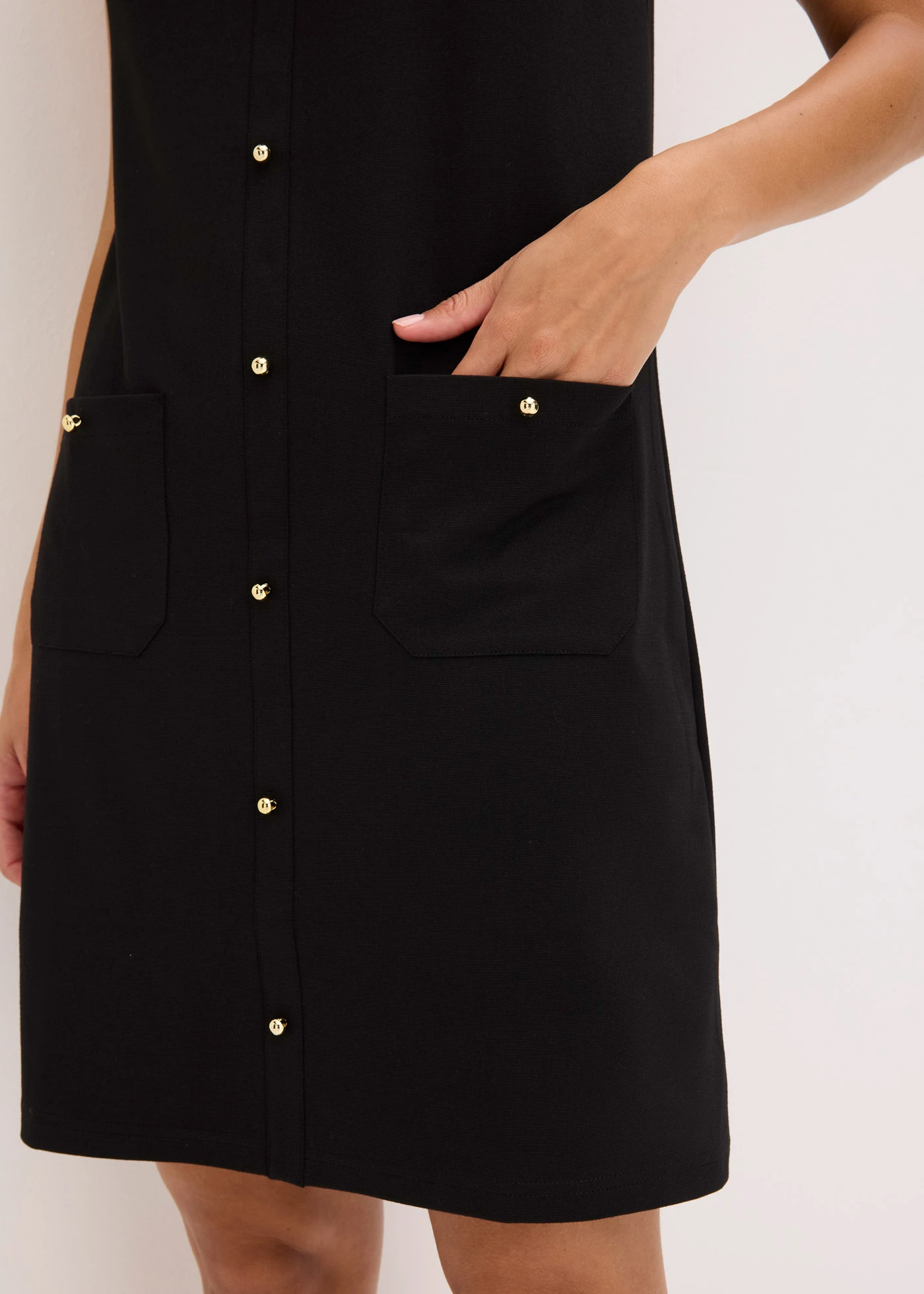 Jurk met decoratieve knopen • zwart • bonprix online shop